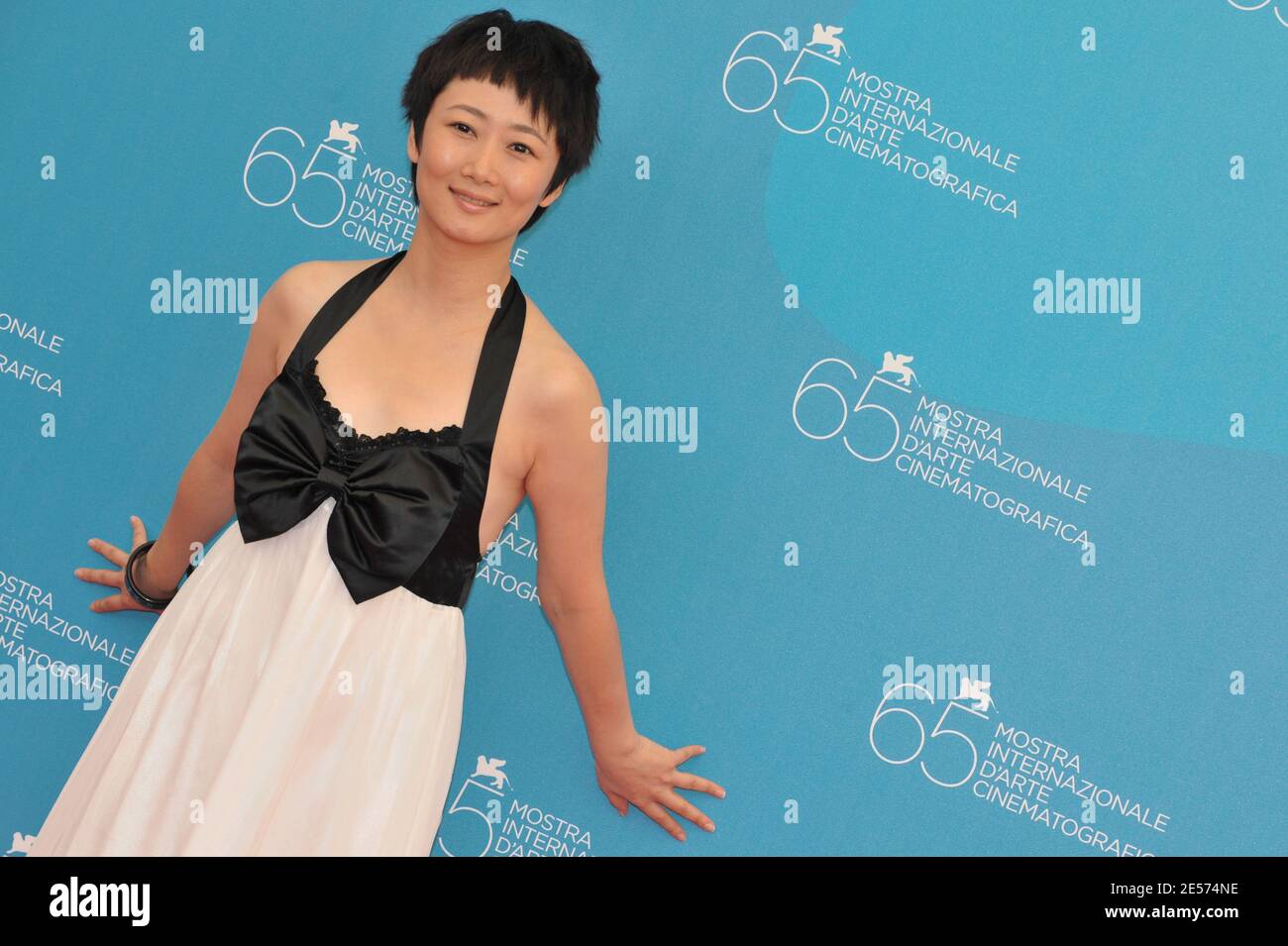 (R-L) Guo Xiaodong, l'actrice Zhao Tao, la réalisatrice Jia Zhang-Ke et l'actrice Hao Lei assistent à la séance photo Cry Me A River qui s'est tenue à la Piazzale del Casino, dans le cadre du 65e Festival du film de Venise qui s'est tenu à Venise, en Italie, le 29 août 2008. Photo de Thierry Orban/ABACAPRESS.COM Banque D'Images
