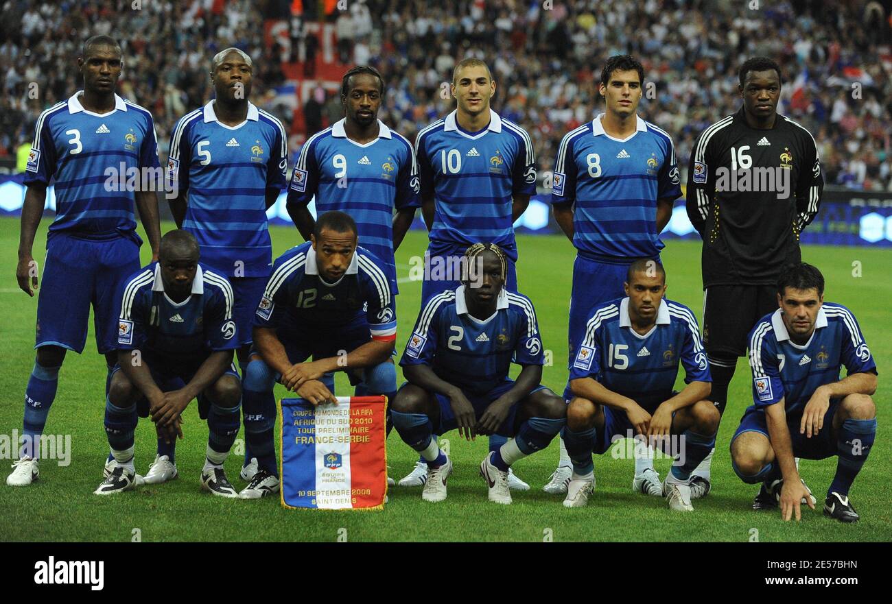 L'équipe de France pendant le match de football, qualification de coupe du  monde 2010, France contre Serbie au Stade de France à Saint-Denis près de  Paris, France le 10 septembre 2008. La