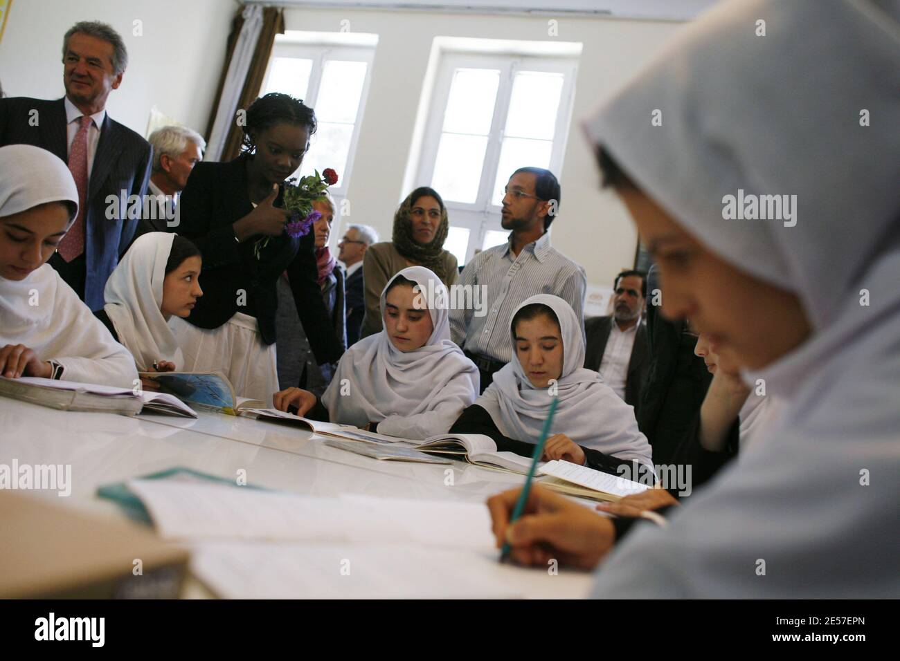 Le sous-ministre français des Affaires étrangères et des droits de l'homme Rama Yade visite l'école de filles de Malalai à Kaboul, en Afghanistan, le 15 septembre 2008. Photo de Corentin Fohlen/ABACAPRESS.COM Banque D'Images