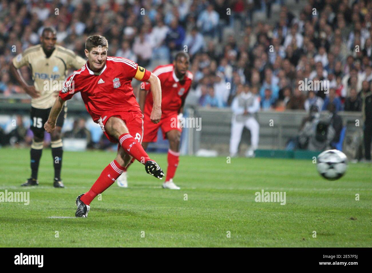 Steven Gerrard de Liverpool a obtenu 2 buts lors du match de football de l'UEFA Champions League, Olympique de Marseille contre Liverpool au Stade vélodrome de Marseille, France, le 16 septembre 2008. Le FC Liverpool a gagné 2-1. Photo de Stuart Morton/Cameleon/ABACAPRESS.COM Banque D'Images