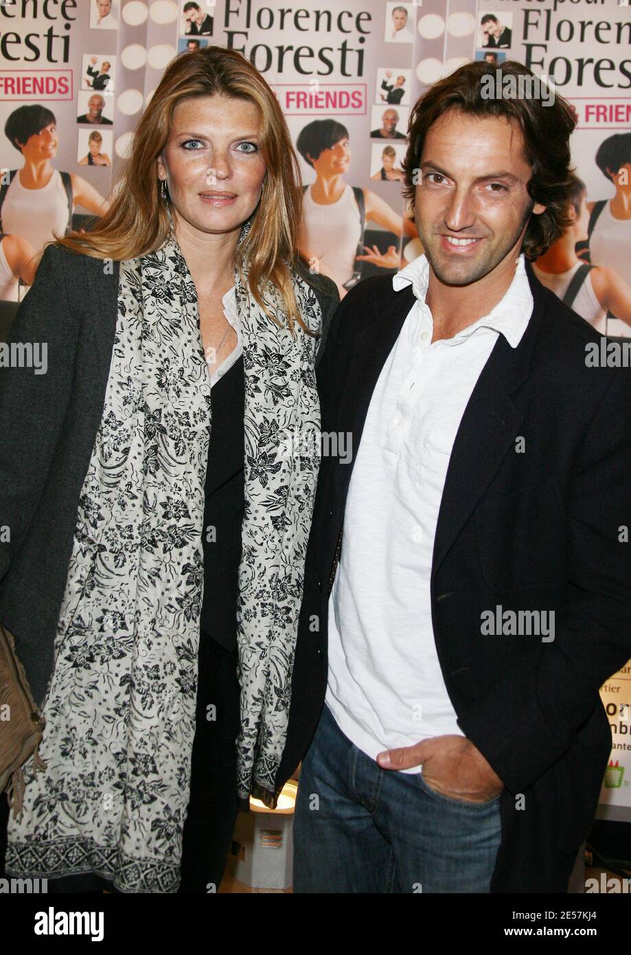 Gwendoline Hamon et son mari Frederic Diefenthal arrivent pour la première du nouveau spectacle « Florence Foresti , juste pour Rire » qui s'est tenu au Palais des sports de Paris, France, le 26 septembre 2008. Photo de Denis Guignebourg/ABACAPRESS.COM Banque D'Images