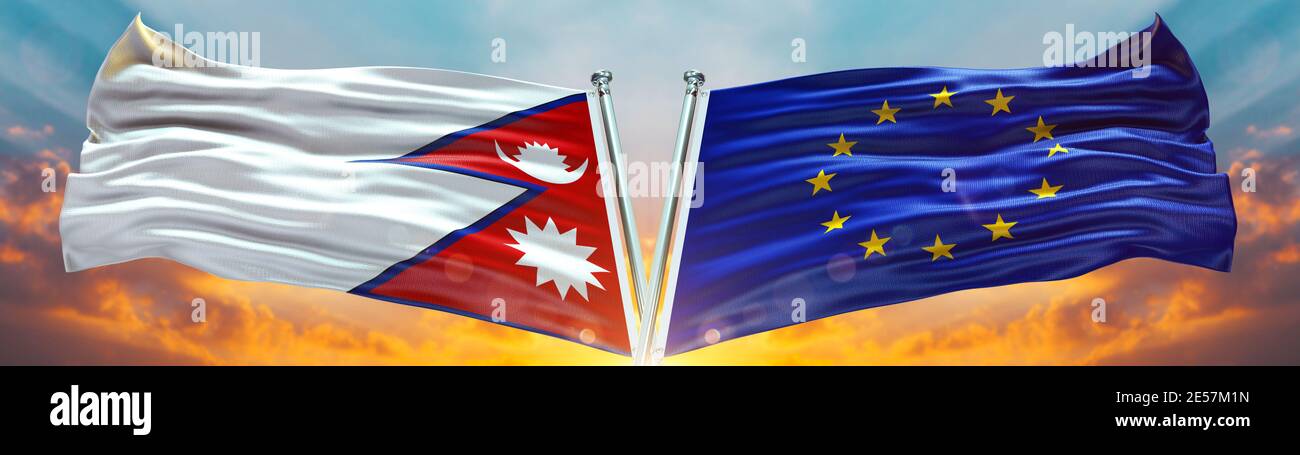 Drapeau de l'Union européenne et drapeau népalais agitant avec ciel de texture Nuage et coucher de soleil Double drapeau Banque D'Images