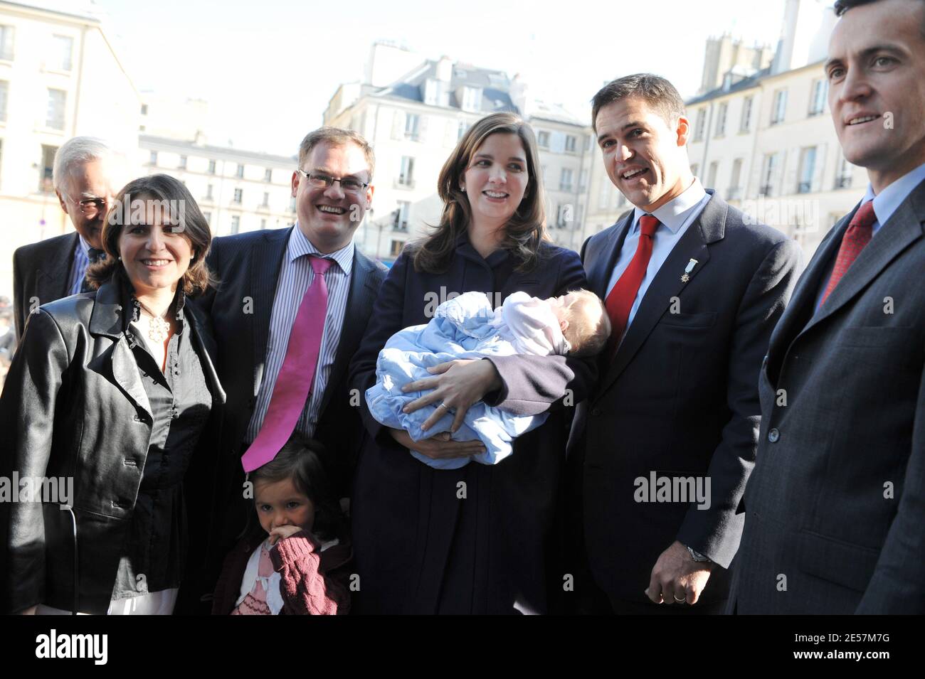 Le prince Luis Alfonso de Bourbon, duc d'Anjou et épouse, la princesse Marie Marguerite, assistent à une messe dans la cathédrale de Versailles, le 28 septembre 2008, dans le cadre du Congrès de l'aristocratie européenne. Photo de Thierry Orban/ABACAPRESS.COM Banque D'Images