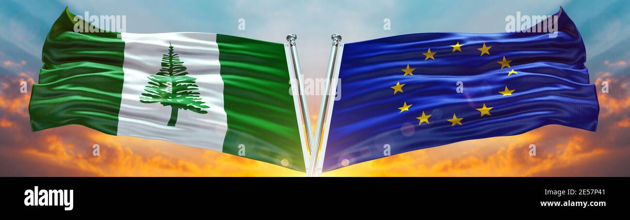 Drapeau de l'Union européenne et drapeau de l'île Norfolk agitant de texture Nuage de ciel et coucher de soleil Double drapeau Banque D'Images