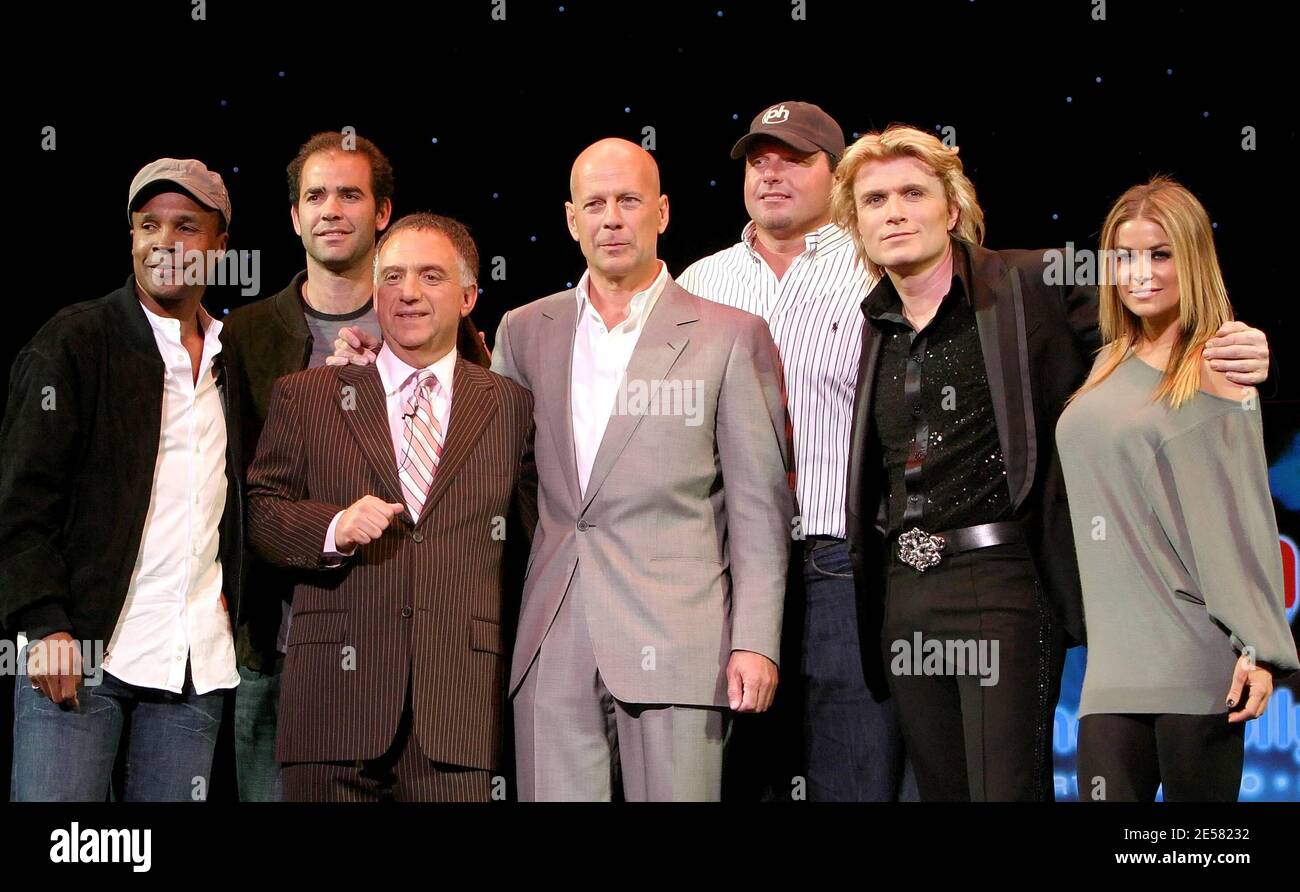 Sugar Ray Leonard, Pete Sampras, Robert Earl, Bruce Willis, Roger Clemons, Hans Klok et Carmen Electra à l'ouverture du Planet Hollywood Resort & Casino à Las Vegas, Nevada (anciennement Alladin). 4/17/07. [[sam]] Banque D'Images
