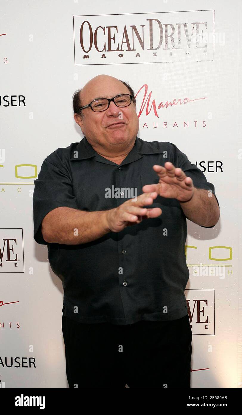 Danny DeVito, copropriétaire, arrive pour l'ouverture officielle du restaurant Devito South Beach. Miami Beach, Floride 6/13/07. DeVito South Beach Restaurant, Miami Beach FL. [[FAM]] Banque D'Images