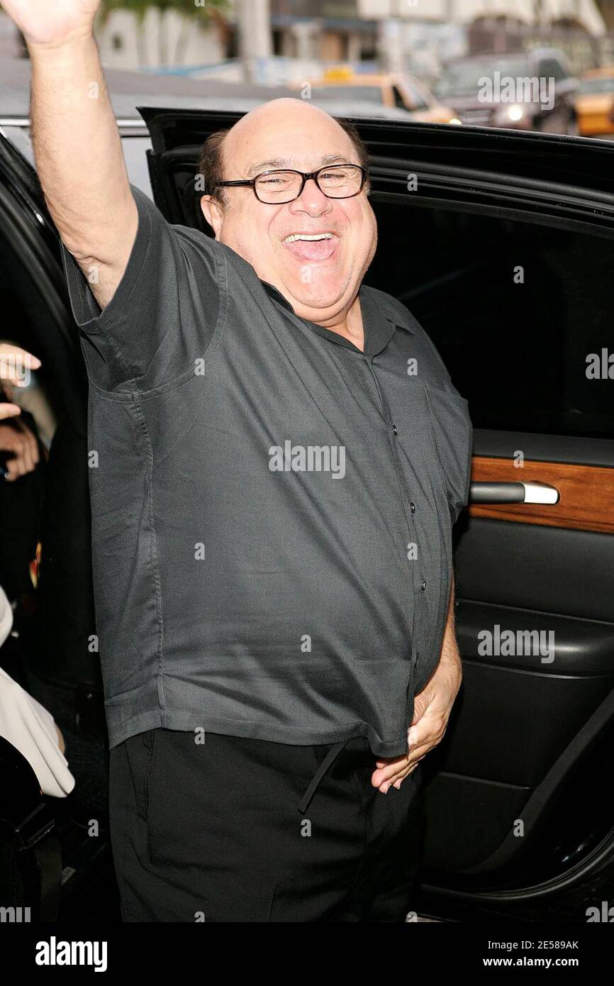 Danny DeVito, copropriétaire, arrive pour l'ouverture officielle du restaurant Devito South Beach. Miami Beach, Floride 6/13/07. DeVito South Beach Restaurant, Miami Beach FL. [[FAM]] Banque D'Images