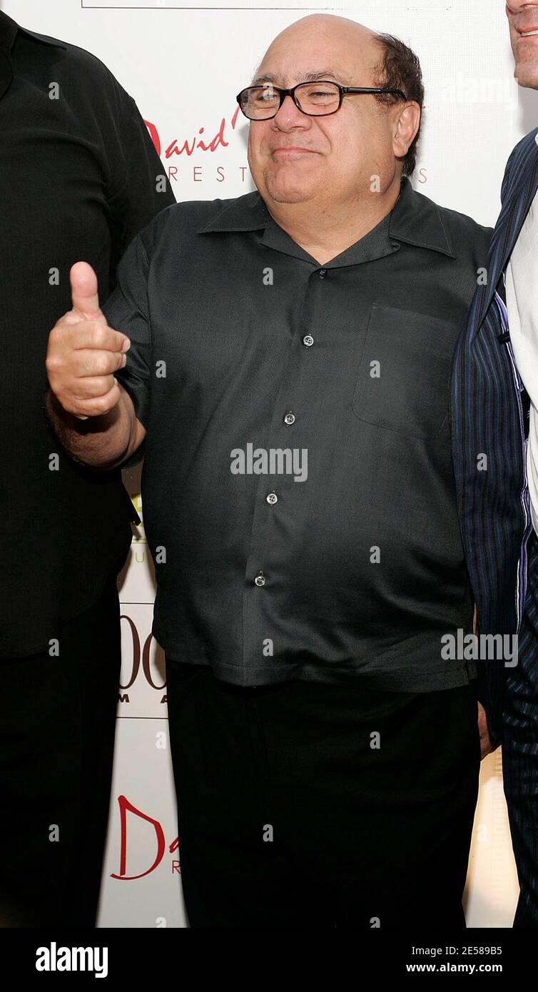 Danny DeVito, copropriétaire, arrive pour l'ouverture officielle du restaurant Devito South Beach. Miami Beach, Floride 6/13/07. DeVito South Beach Restaurant, Miami Beach FL. [[FAM]] Banque D'Images