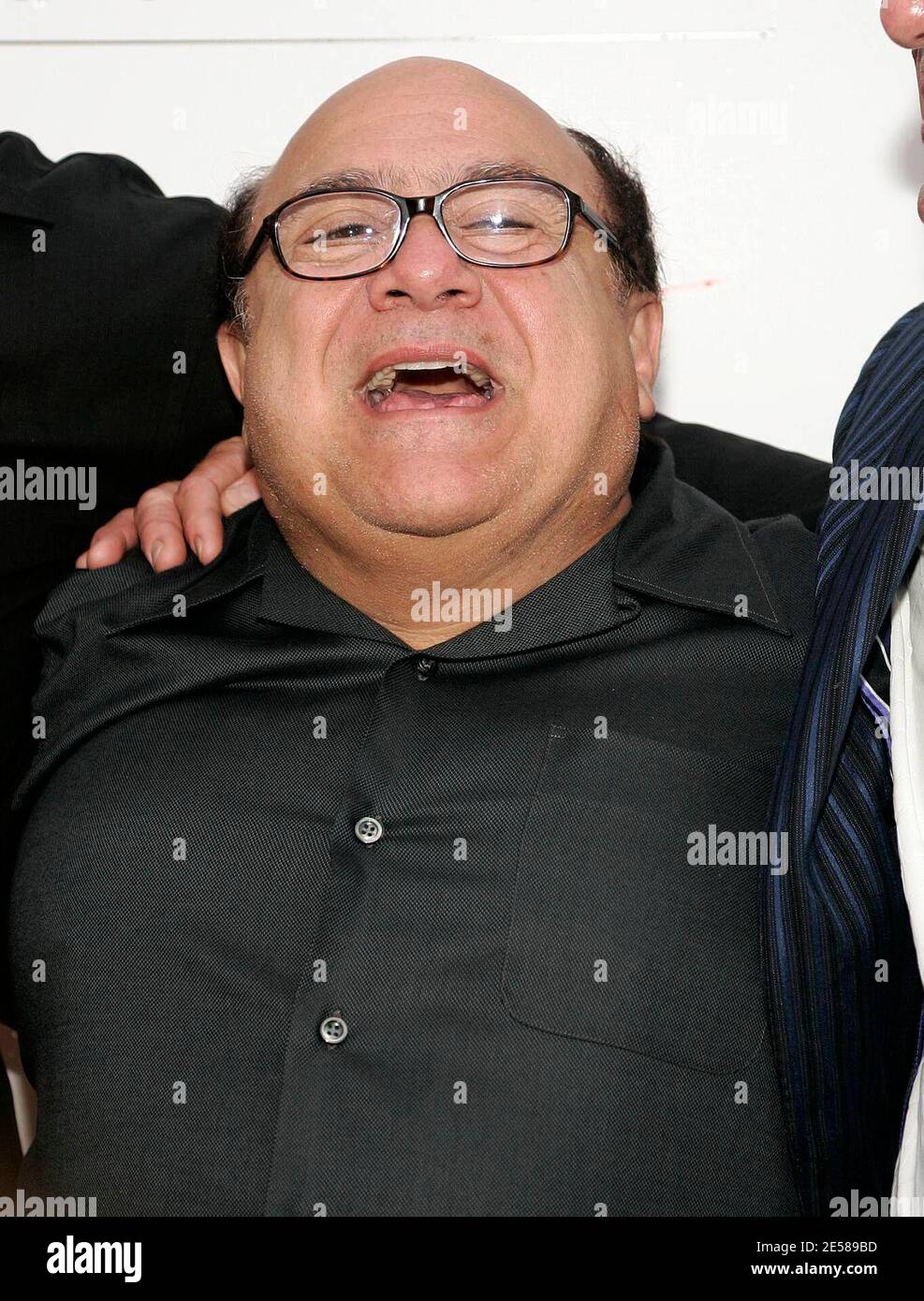 Danny DeVito, copropriétaire, arrive pour l'ouverture officielle du restaurant Devito South Beach. Miami Beach, Floride 6/13/07. DeVito South Beach Restaurant, Miami Beach FL. [[FAM]] Banque D'Images