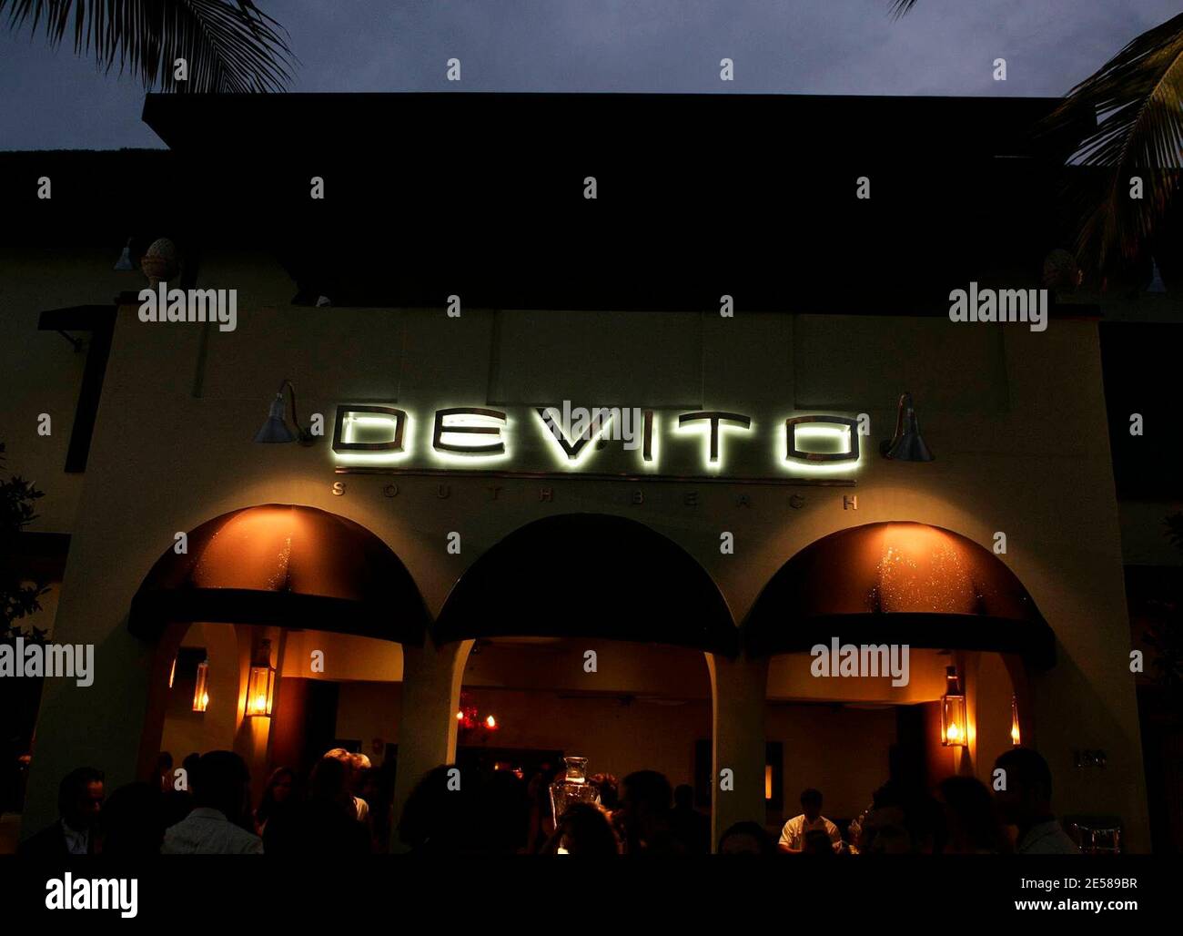 Ambiance au restaurant Devito South Beach. Miami Beach, Floride 6/13/07. DeVito South Beach, Miami Beach, Floride. [[FAM]] Banque D'Images