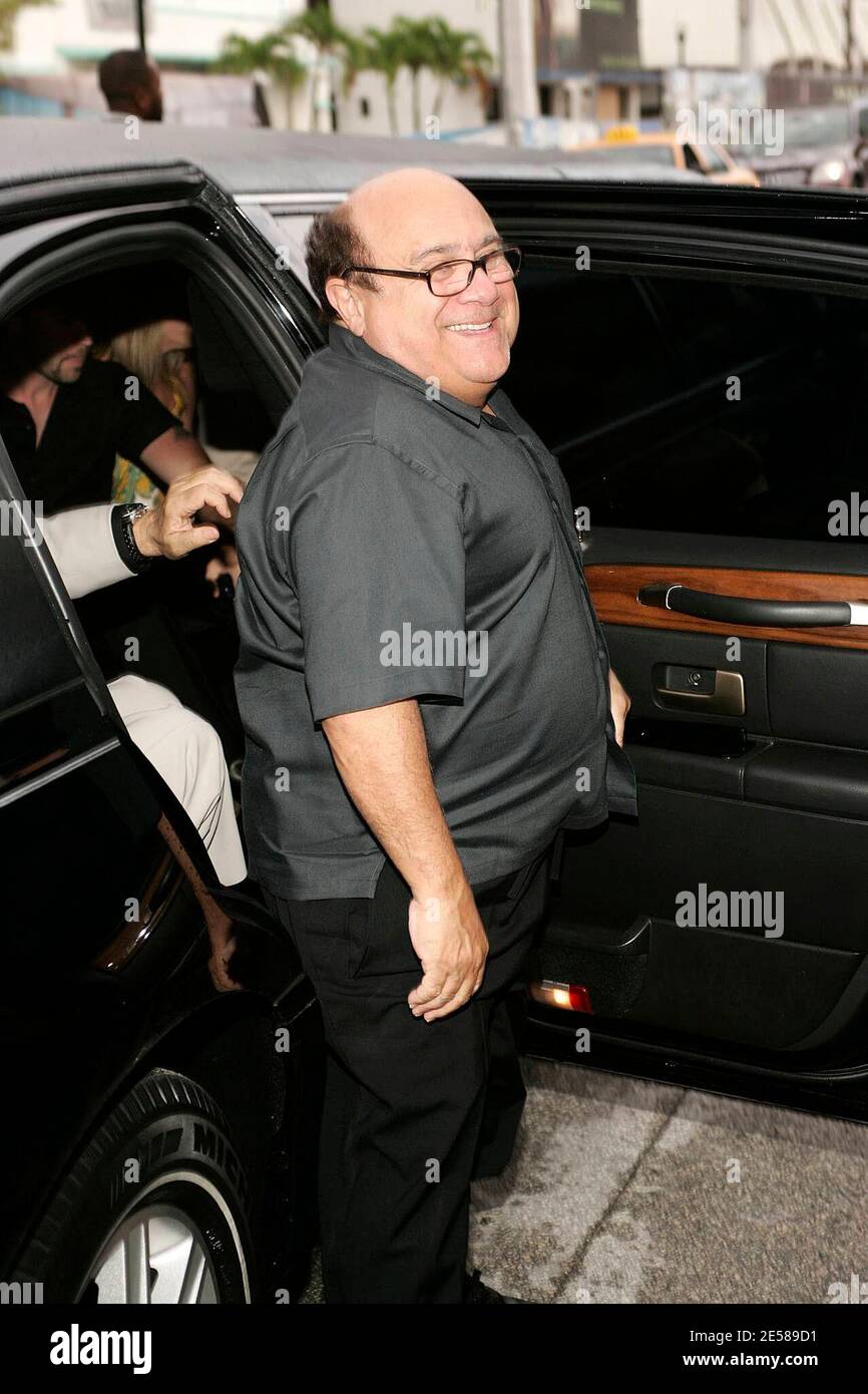 Danny DeVito, copropriétaire, arrive pour l'ouverture officielle du restaurant Devito South Beach. Miami Beach, Floride 6/13/07. DeVito South Beach Restaurant, Miami Beach FL. [[FAM]] Banque D'Images