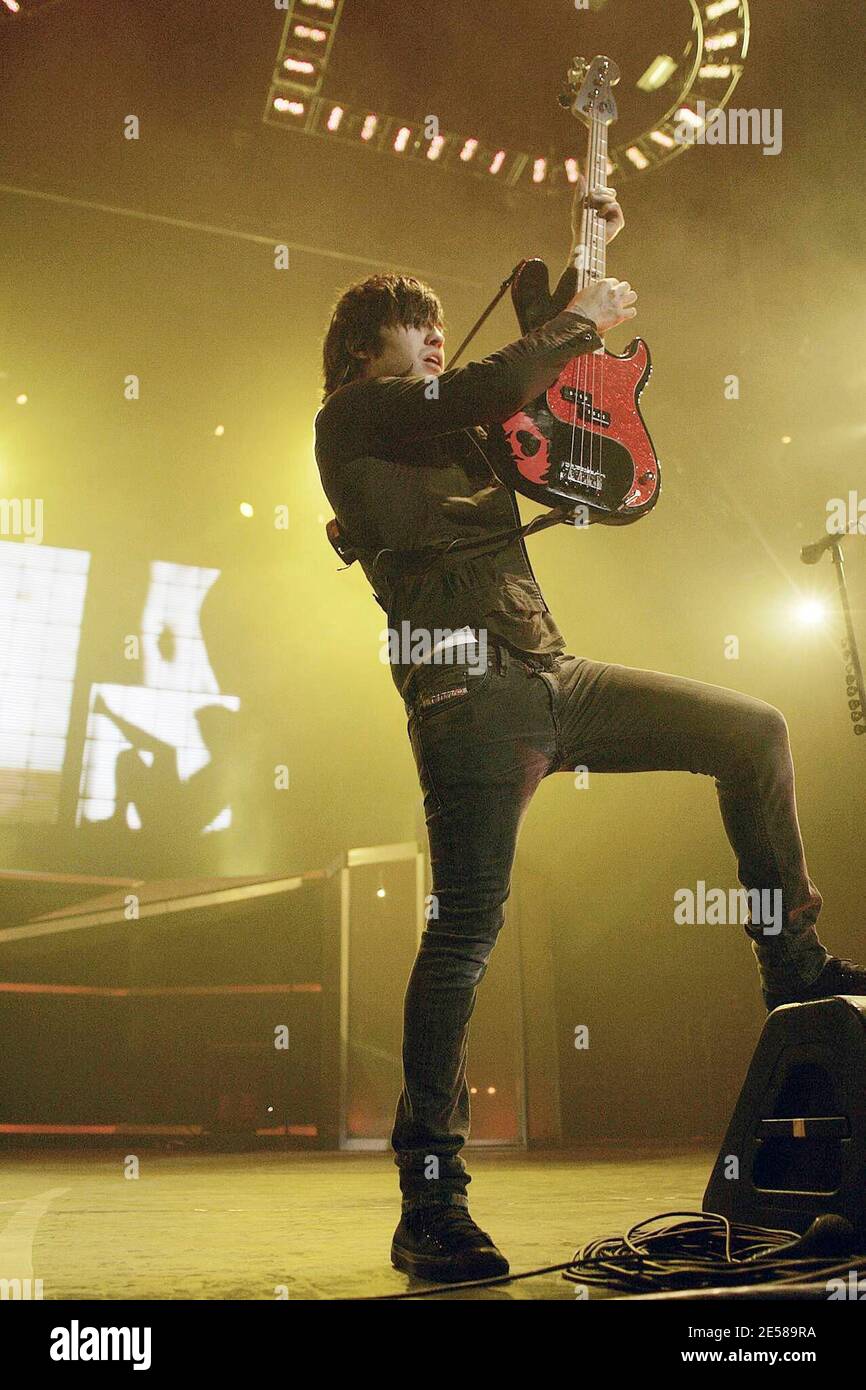 Peter Wentz de Fall Out Boy se produit en concert à l'amphithéâtre Sound Advice. West Palm Beach, Floride. 06/16/07 Sound Advice Amphitheatre, West Palm Beach FL. [[fa]] Banque D'Images