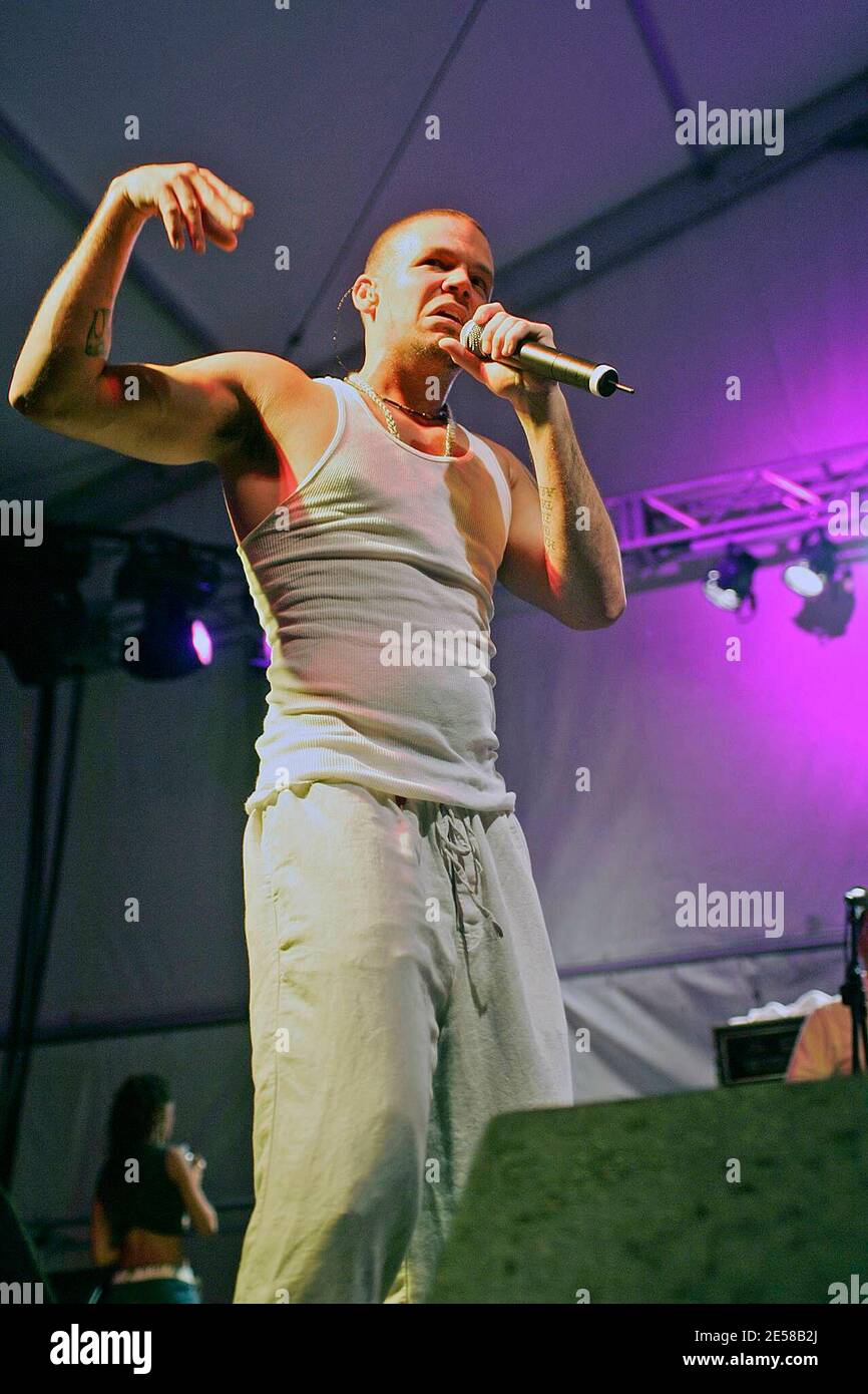René Perez de la Calle 13 se produit en concert à la discothèque la Covacha. Miami, Floride 6/29/07. [[FAM]] Banque D'Images