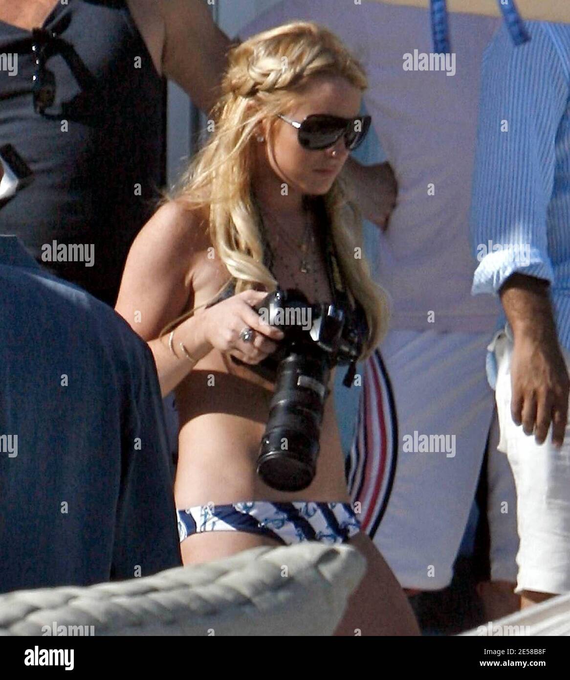 Lindsay Lohan Celebre Son 21e Anniversaire Lors D Une Fete Avec Sa Famille Et Ses Amis Dans Une Maison De Plage L Etoile Troublee Fraiche De Readaptation A Passe La Journee Dans Un Bikini
