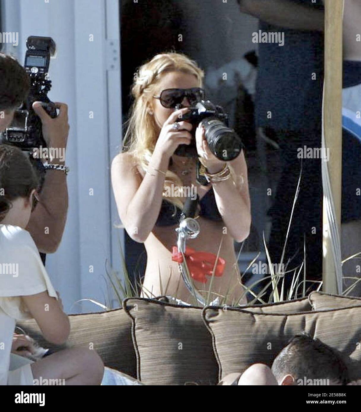 Lindsay Lohan Celebre Son 21e Anniversaire Lors D Une Fete Avec Sa Famille Et Ses Amis Dans Une Maison De Plage L Etoile Troublee Fraiche De Readaptation A Passe La Journee Dans Un Bikini