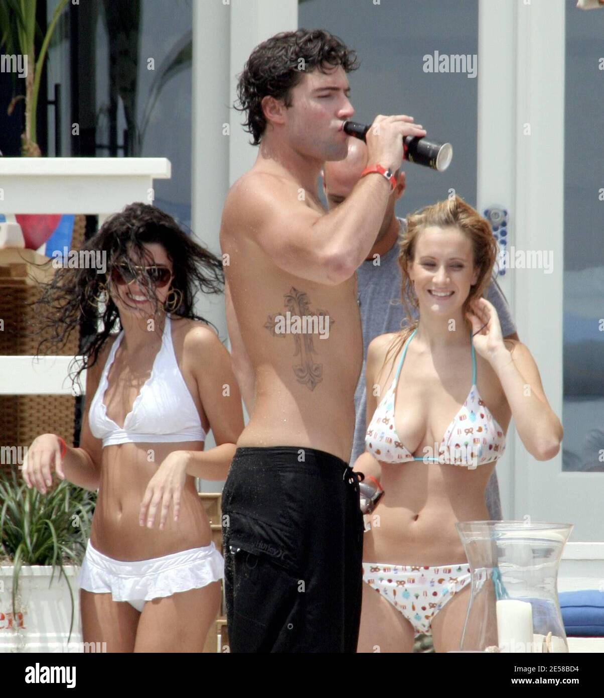 Brody Jenner célèbre le jour de l'indépendance lors d'une fête à la maison de plage avec les sœurs Duff à Malibu, en Californie, le 7/4/07. [[rac ral]] Banque D'Images