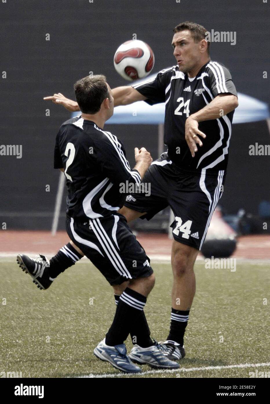 Vinnie Jones revient à ses racines de football anglais pour assister à Soccer for Survivors, un événement caritatif au profit du Programme pour les victimes de la torture ou PTV. Le match a été accompagné d'artistes et de joueurs internationaux de football, notamment Steve Jones, Jimmy-John Louis, Santiago Cabrera, Costas Mandylor, Alexi Lalas, Martin Vasquez, Frank LeBouef, Eric Wynalda, Barry Venison et Richard Gough. Beverly Hills, Californie 7/22/07. [[wam]] Banque D'Images