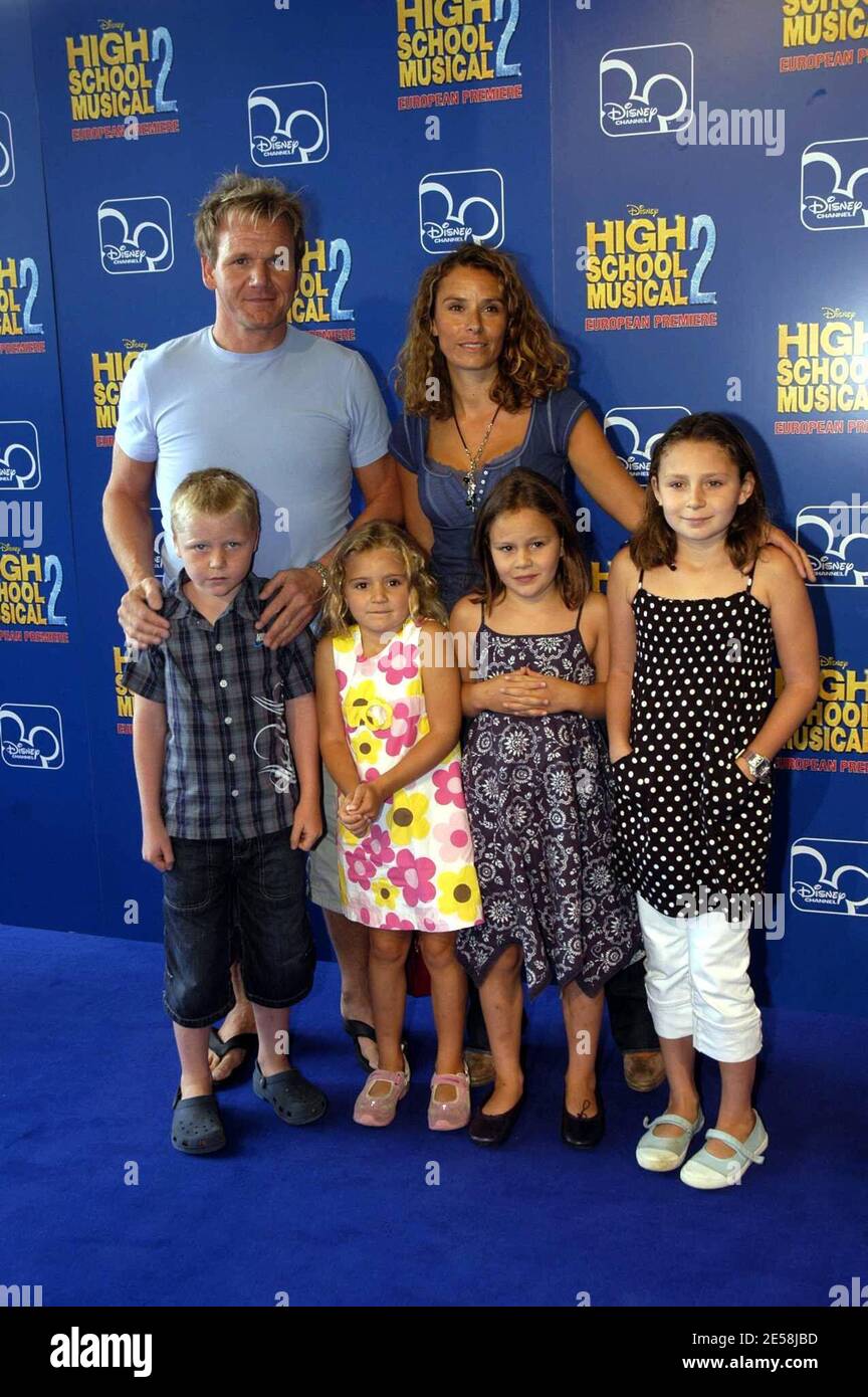 Gordon Ramsay avec sa famille à la première européenne « High School musical 2 » à l'O2 Arena. Londres, Royaume-Uni. 9/2/07. [[carte]] Banque D'Images