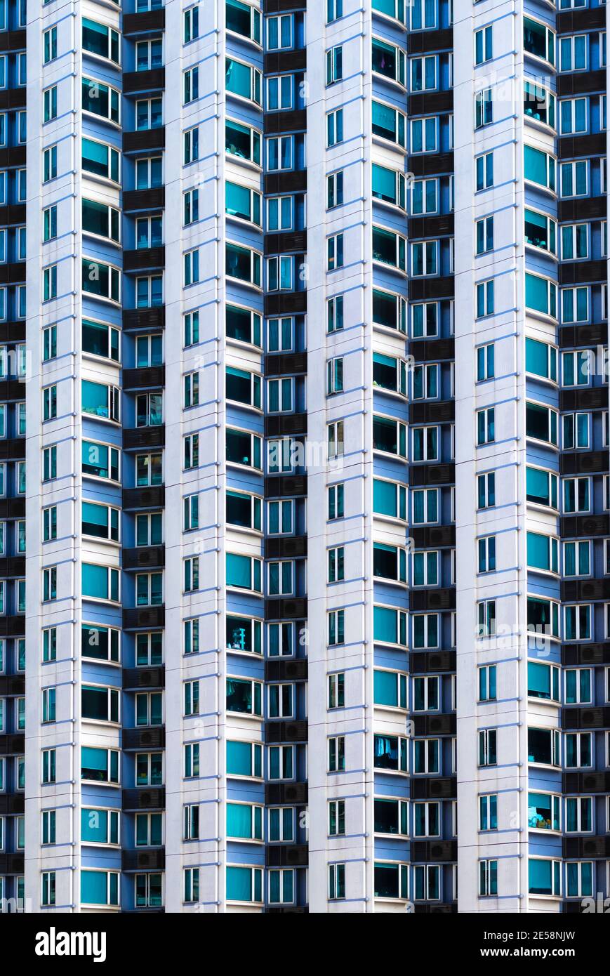 Appartements hauts blancs et bleus à Kowloon, Hong Kong Banque D'Images