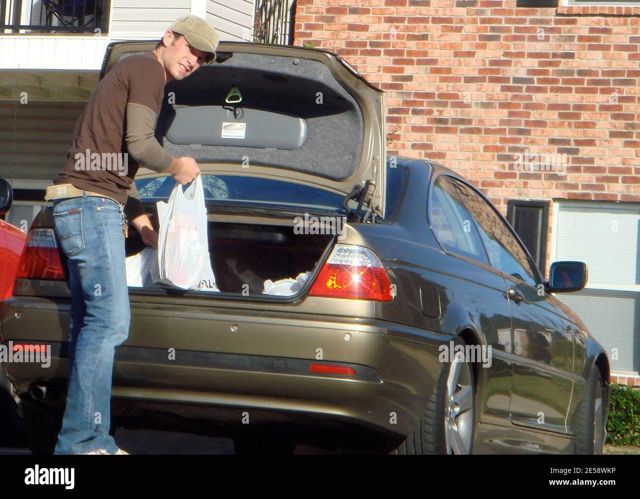 Exclusif !! Jason Dottley, la star de la « vie de sordide », fait le plein d'articles d'épicerie à Shreveport, où il est actuellement sur place pour filmer la nouvelle série pour le réseau DE LOGOS. Shreveport, LOUISIANE. 11/7/07. [[pam]] Banque D'Images