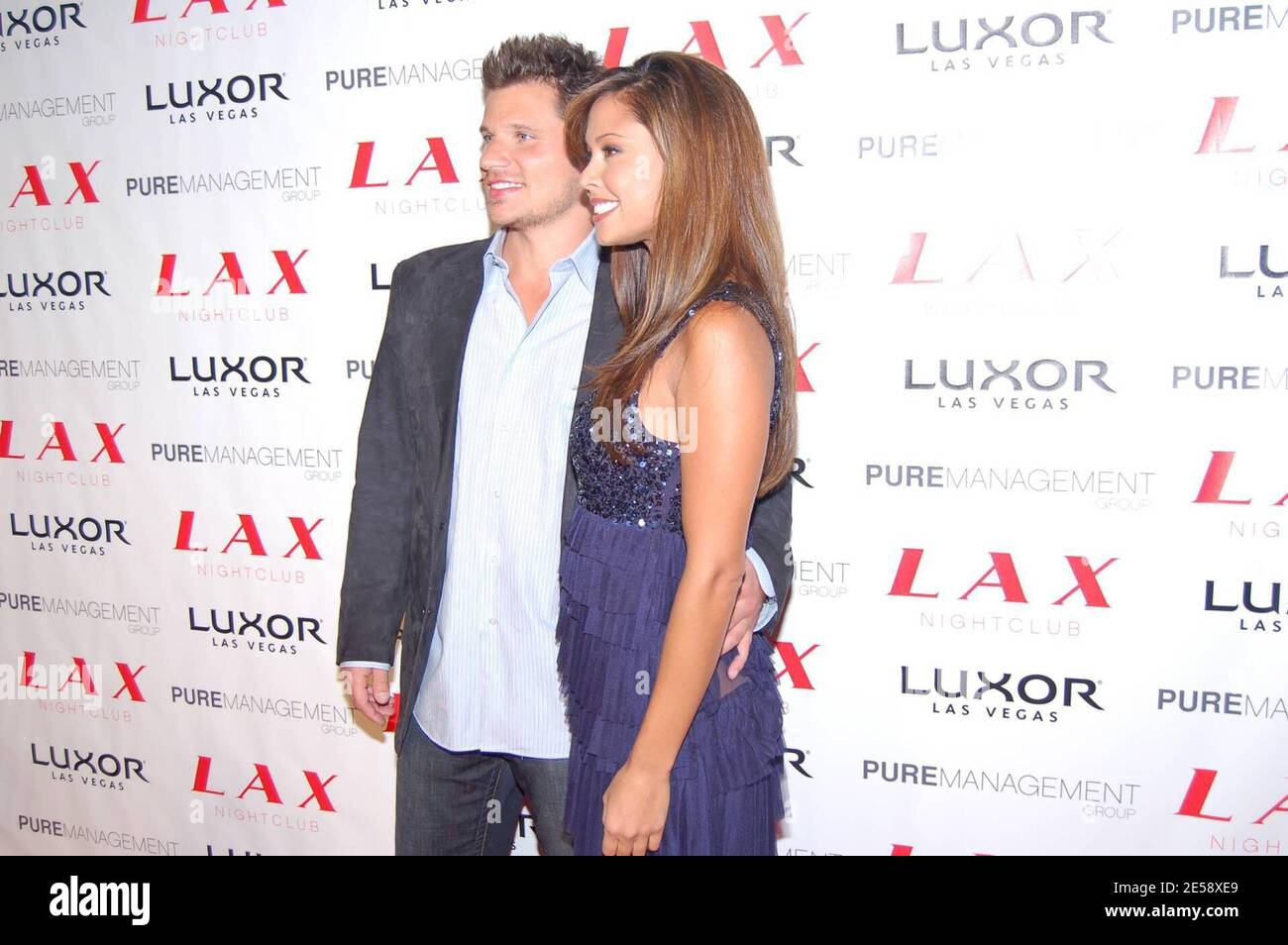 Nick Lachey et Vanessa Minnillo, qui partagent non seulement l'amour entre eux, mais aussi la même date de naissance, ont célébré leur grand jour avec une fête d'anniversaire extravagante au LAX Nightclub. Lachey et Minnillo se sont vantés de l'atmosphère incomparable de la nuit la plus chaude de Las Vegas, tandis que les sons du DJ Eric Cubeechee ont gardé les coovin de club de goers [[cas]] Banque D'Images