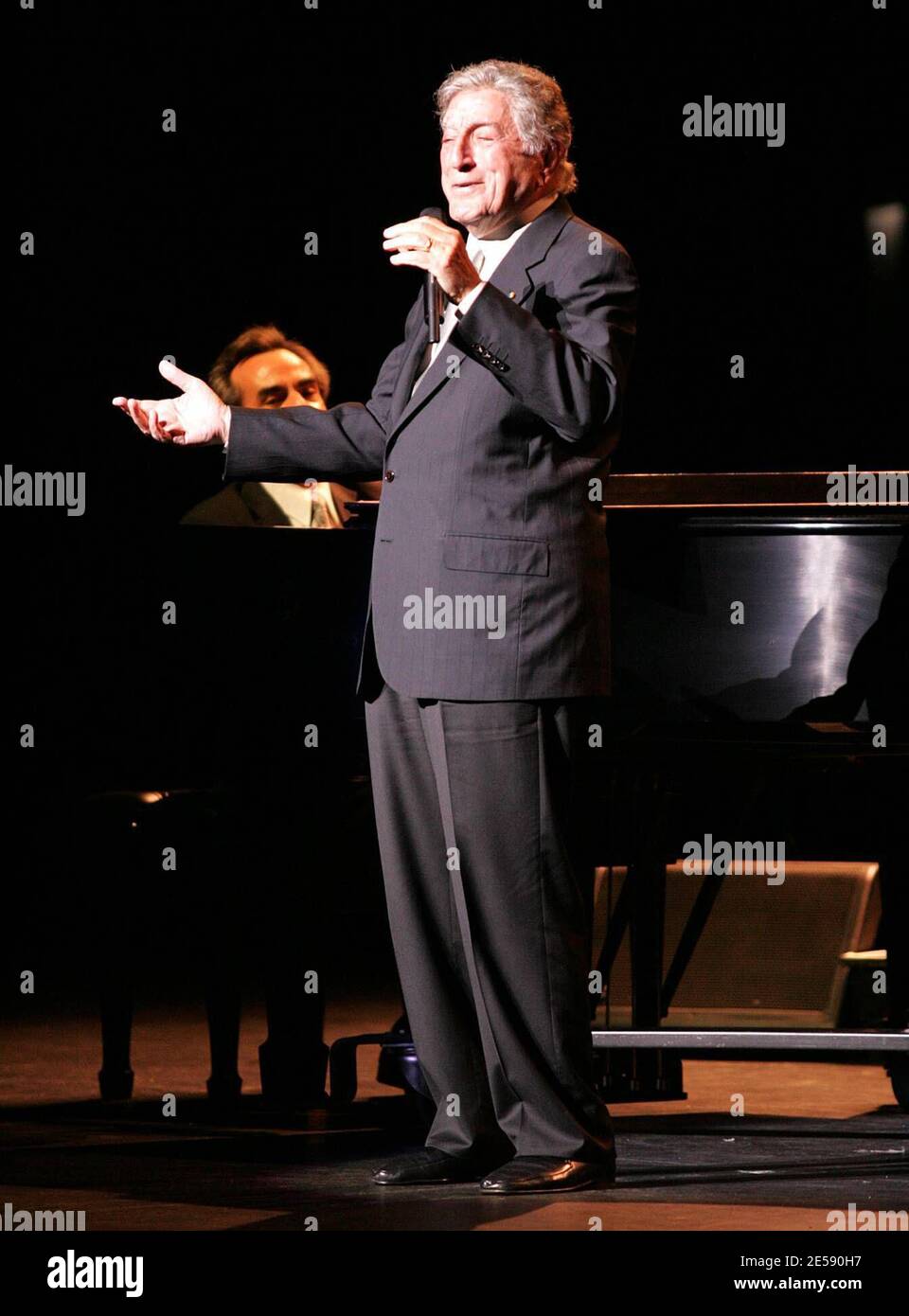 Tony Bennett joue en concert au Broward Centre for the Performing Arts au Rene Theatre. Pi. Lauderdale, Floride 12/6/07 [[fa]] Banque D'Images