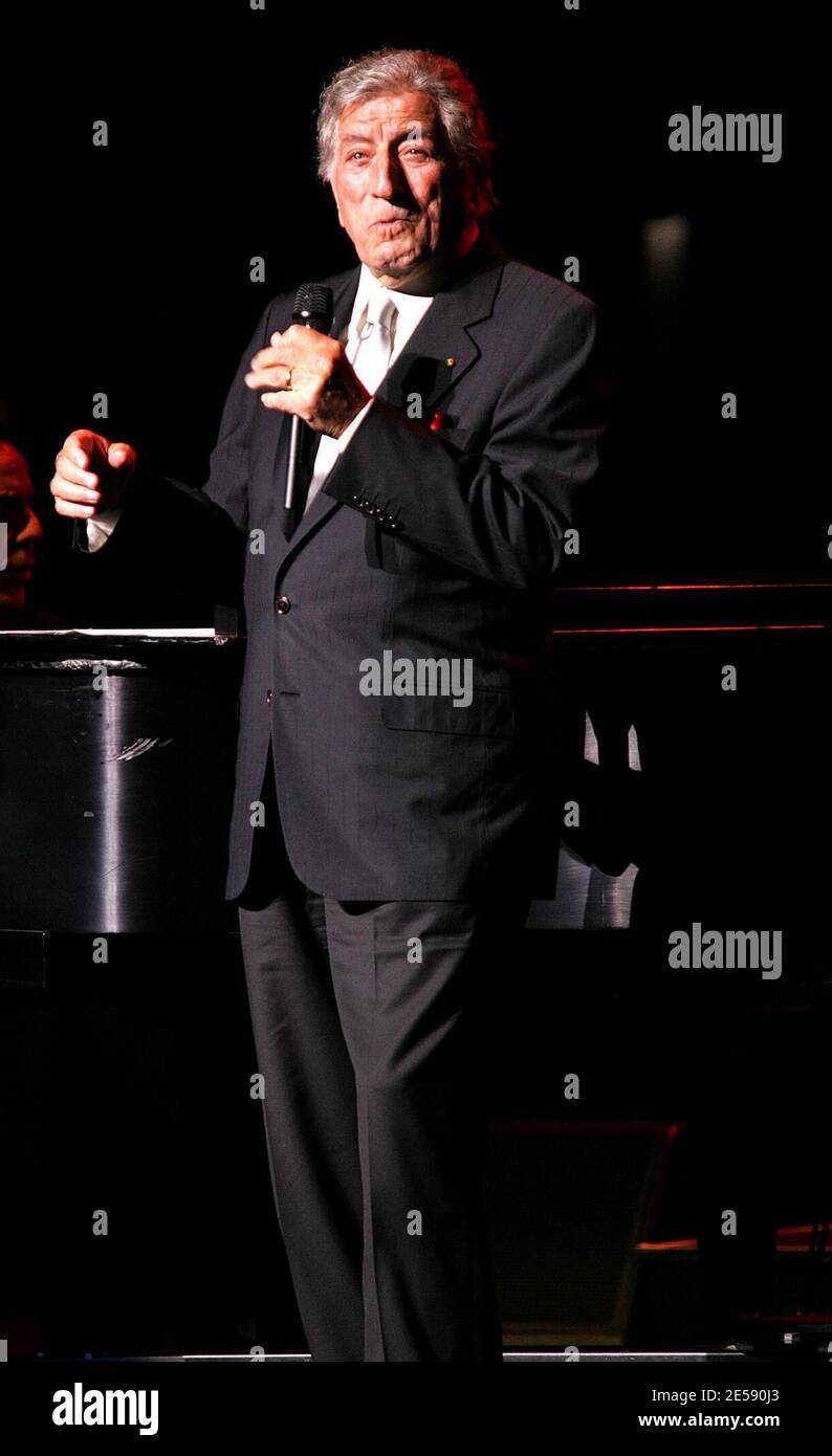 Tony Bennett joue en concert au Broward Centre for the Performing Arts au Rene Theatre. Pi. Lauderdale, Floride 12/6/07 [[fa]] Banque D'Images