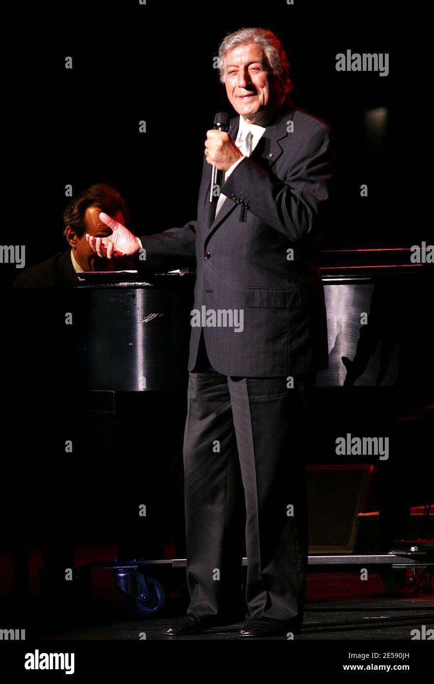 Tony Bennett joue en concert au Broward Centre for the Performing Arts au Rene Theatre. Pi. Lauderdale, Floride 12/6/07. [[fa]] Banque D'Images