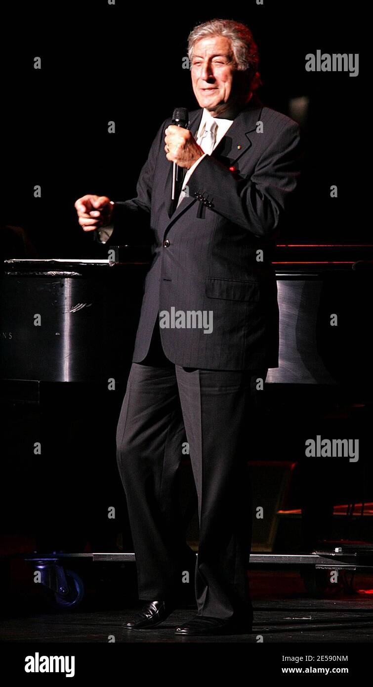 Tony Bennett joue en concert au Broward Centre for the Performing Arts au Rene Theatre. Pi. Lauderdale, Floride 12/6/07. [[fa]] Banque D'Images