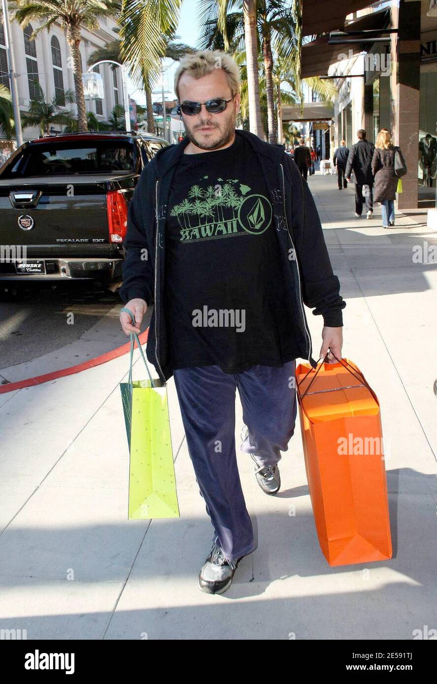 Jack Black était dans une humeur joviale cet après-midi alors qu'il a fait des achats pour des cadeaux de Noël le long de Rodeo Drive à Beverly Hills et a pris des photos avec des fans. Le noir peut être vu dans le nouveau film "Walk Hard: The Dewey Cox Story" qui a été présenté en première le 21 décembre 2007. Beverly Hills, Californie. 12/11/07. [[wam]] Banque D'Images