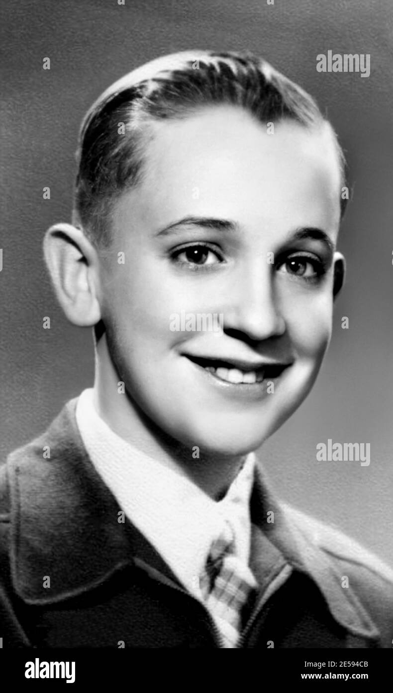 1948 CA, ARGENTINE : le Pape argentin FRANCESCO ( né Jorge Mario Bergoglio , 17 dicembre 1936 ) quand était un jeune garçon . Photographe inconnu . - GESUITA - GESUITI - séminarista - Seminario - Pape François - PAPA - VATICANO - CITÉ DU VATICAN - RELIGIONE - RELIGION - Franciscus - Francisco - portrait - ritratto - RELIGIONE CATTOLICA - RELIGION CATHOLIQUE - prete - religioso - sacerdote - PONTEFICE - Personitgialitani à Giovgialitane da - personnalités quand était jeune - enfant - enfants - bambino - bambini - fantazia - enfance - sourire --- ARCHIVIO GBB Banque D'Images