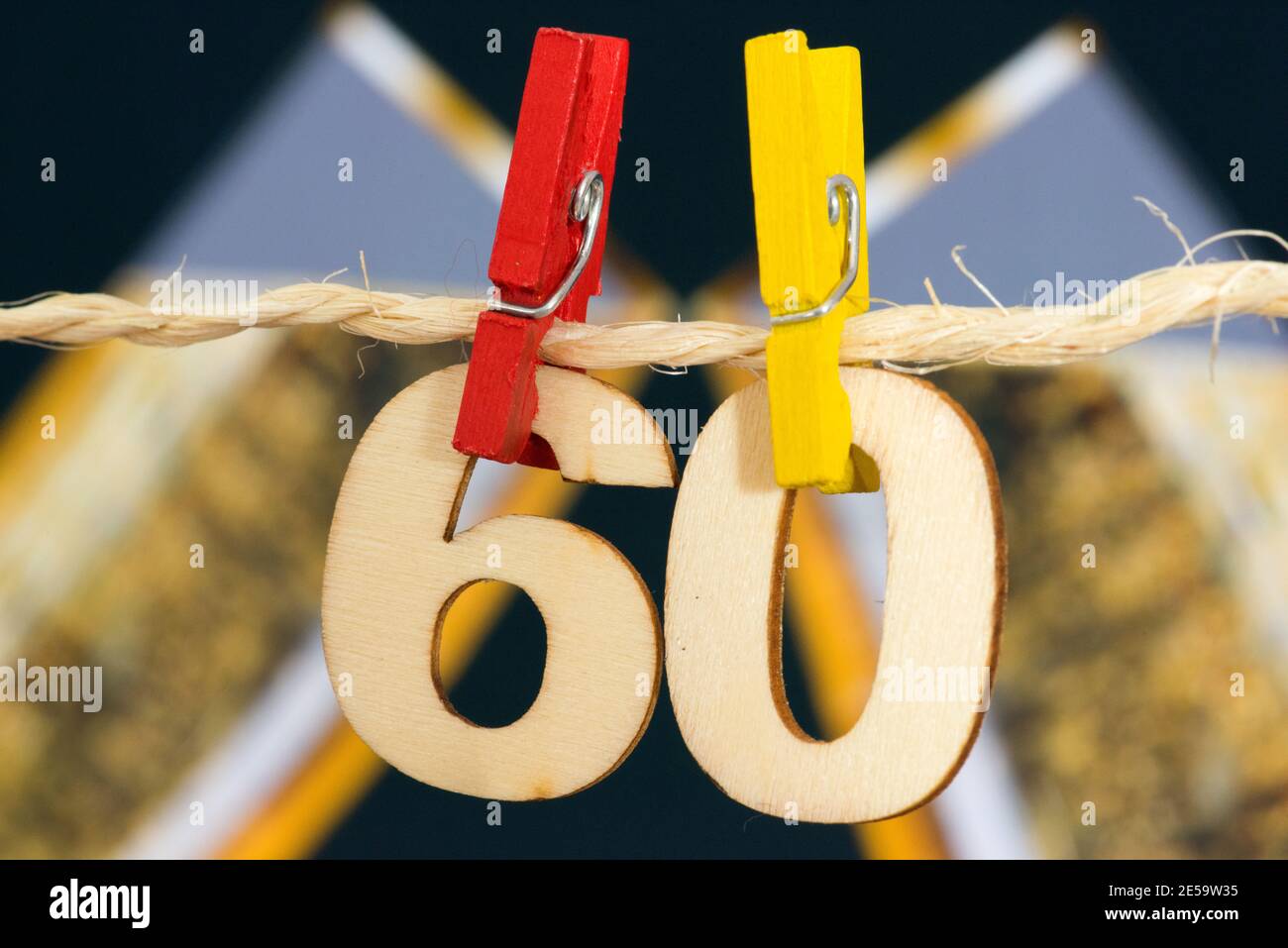 60ème anniversaire, célébration et verres à champagne Banque D'Images