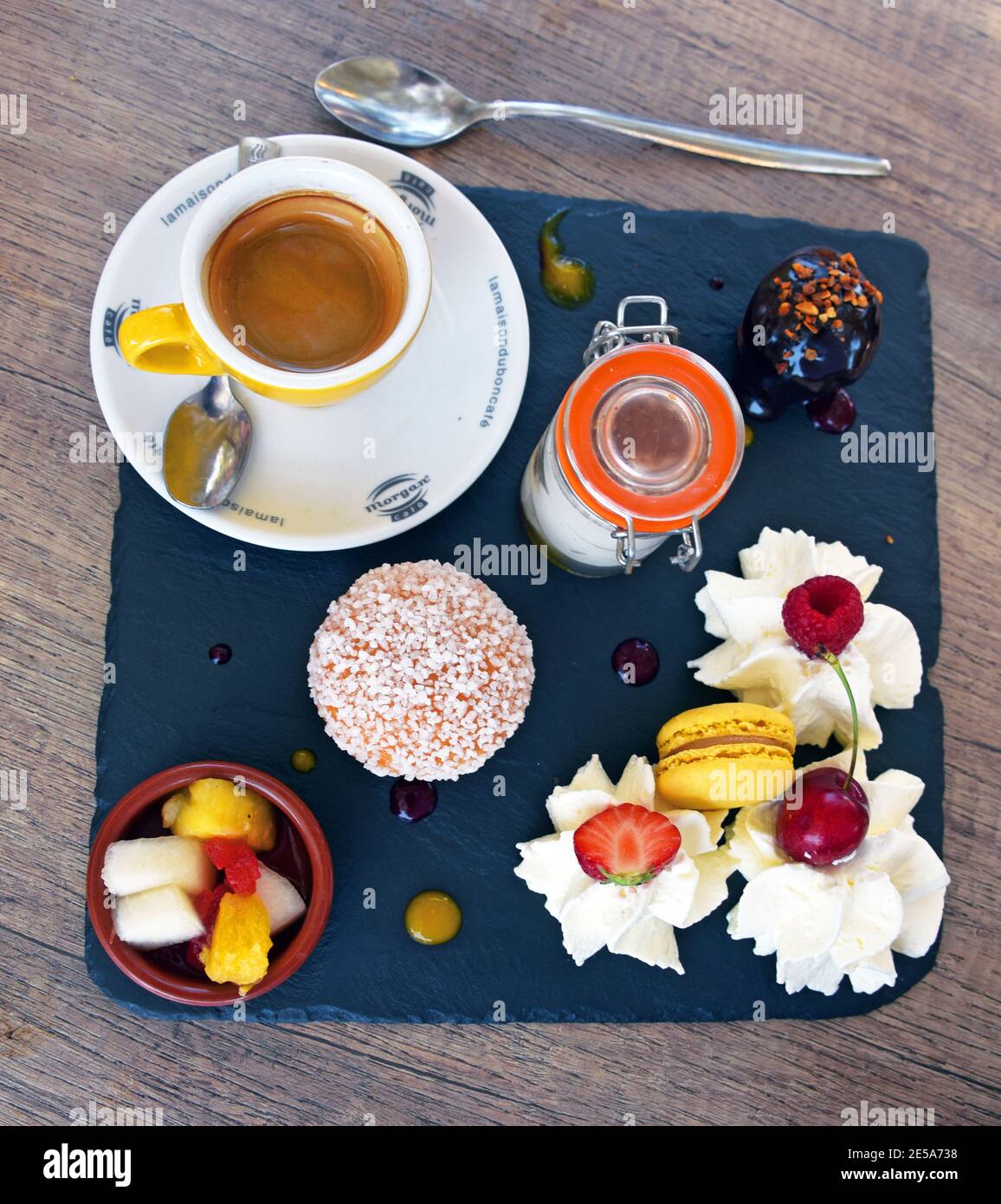Café et sucreries au restaurant le nautique, France, Bouches du Rhône, la Ciotat Banque D'Images