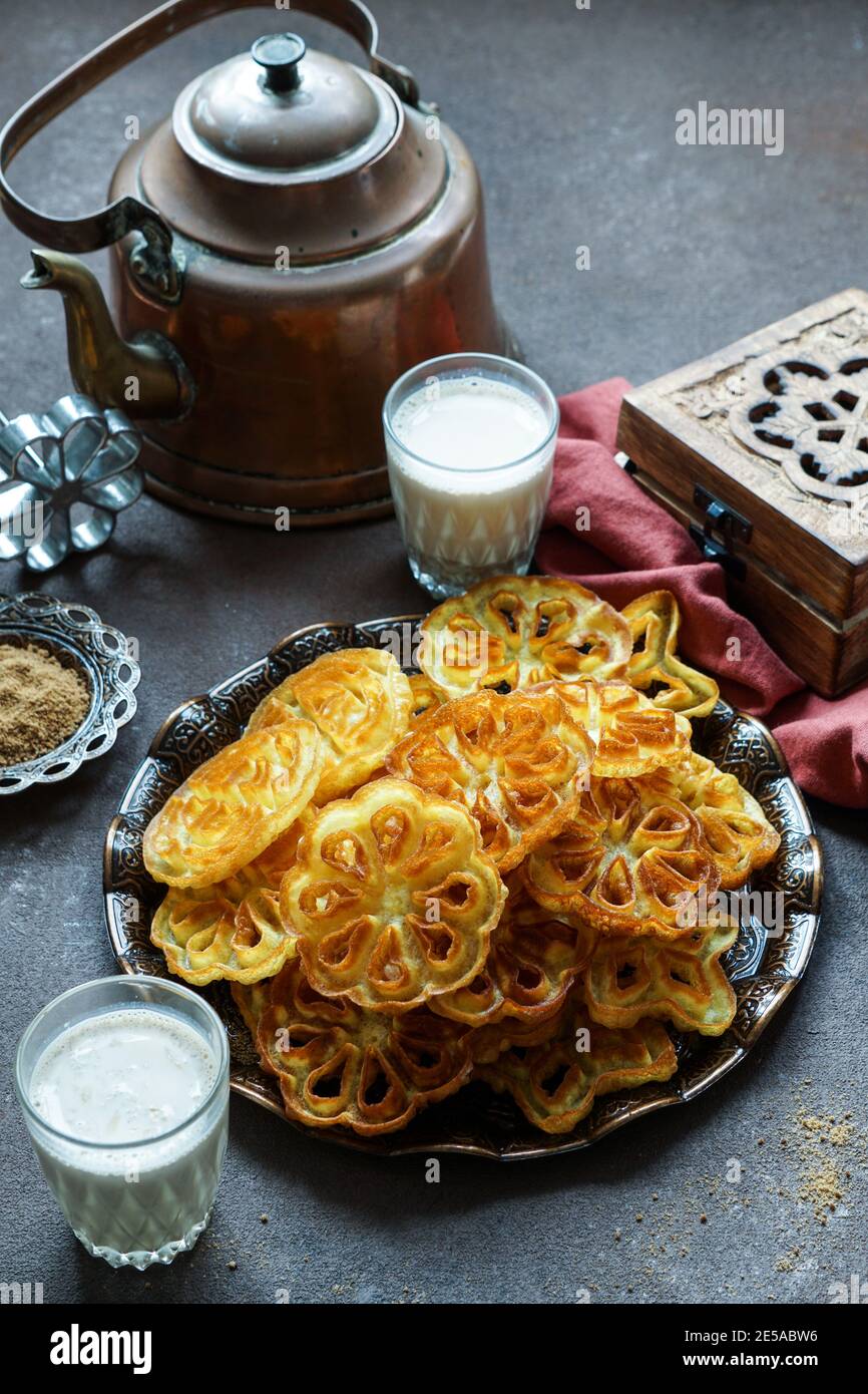 Biscuits de rose indienne, achapapam, Achu Murukku nourriture de noël indienne Banque D'Images