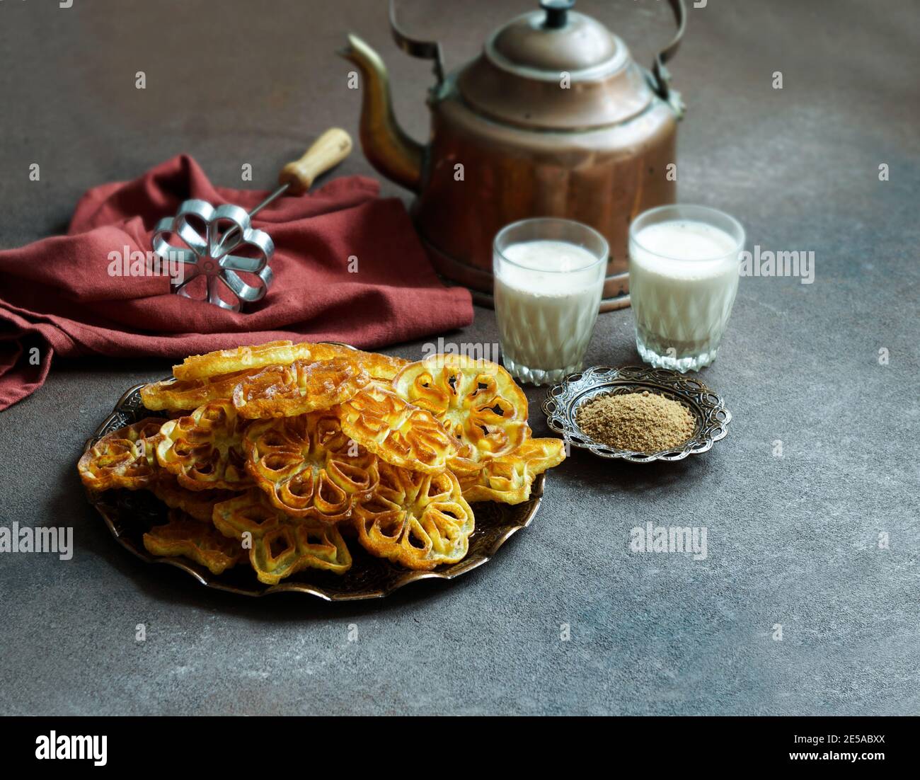 Biscuits de rose indienne, achapapam, Achu Murukku nourriture de noël indienne Banque D'Images