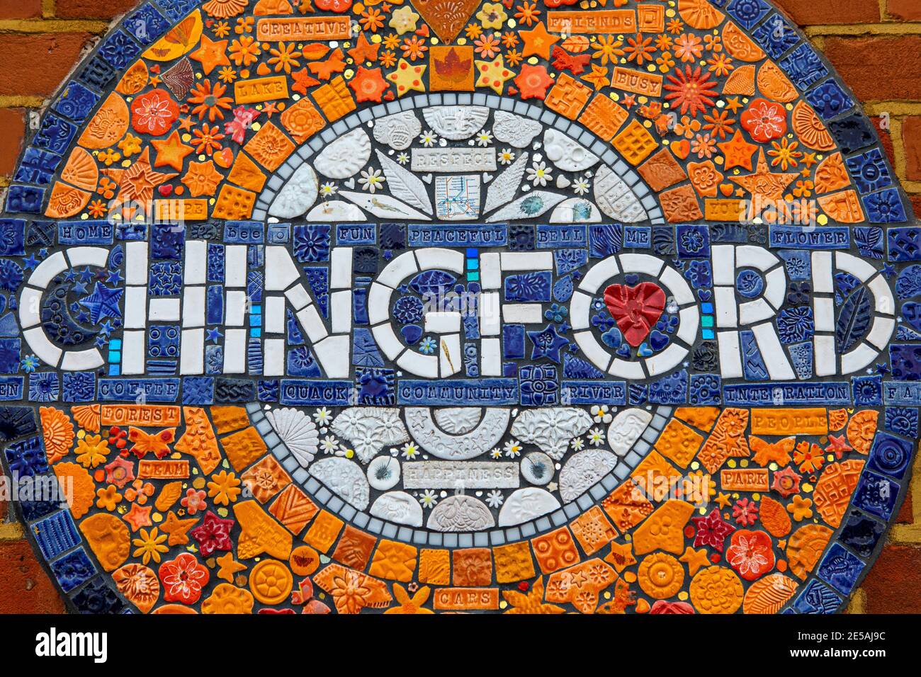 Londres, Royaume-Uni - 24 janvier 2021 : une belle fresque à la gare de Chingford, dans la ville de Chingford, à Londres, Royaume-Uni. Banque D'Images