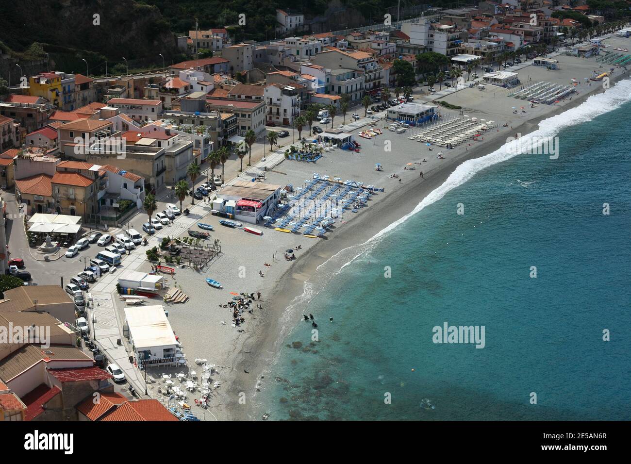 La plage de la ville balnéaire de Scilla, Reggio Calabria, Italie Banque D'Images