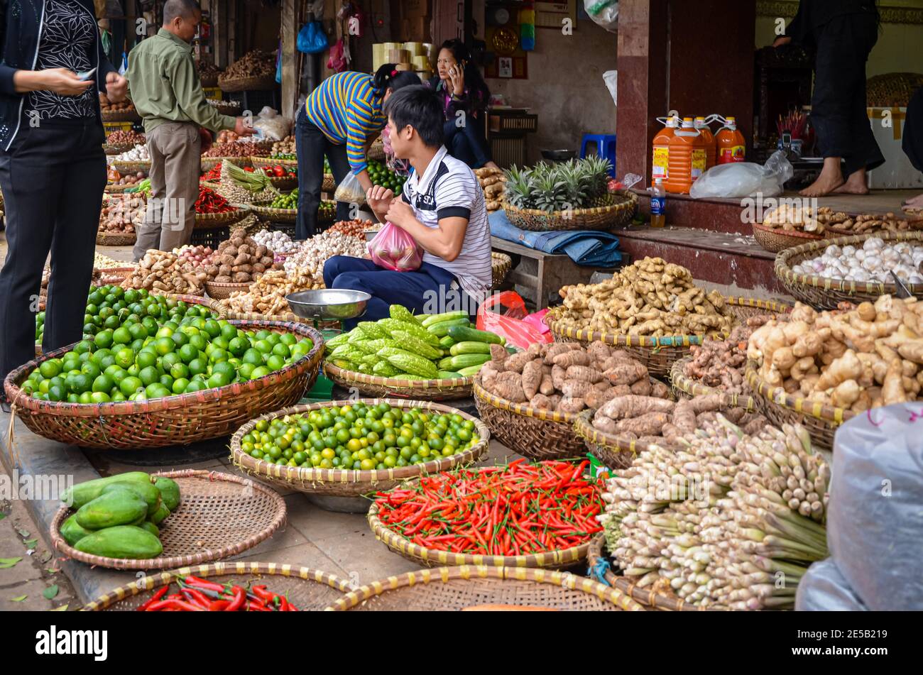 Épices en vente dans la rue à Hanoi, Vietnam Banque D'Images