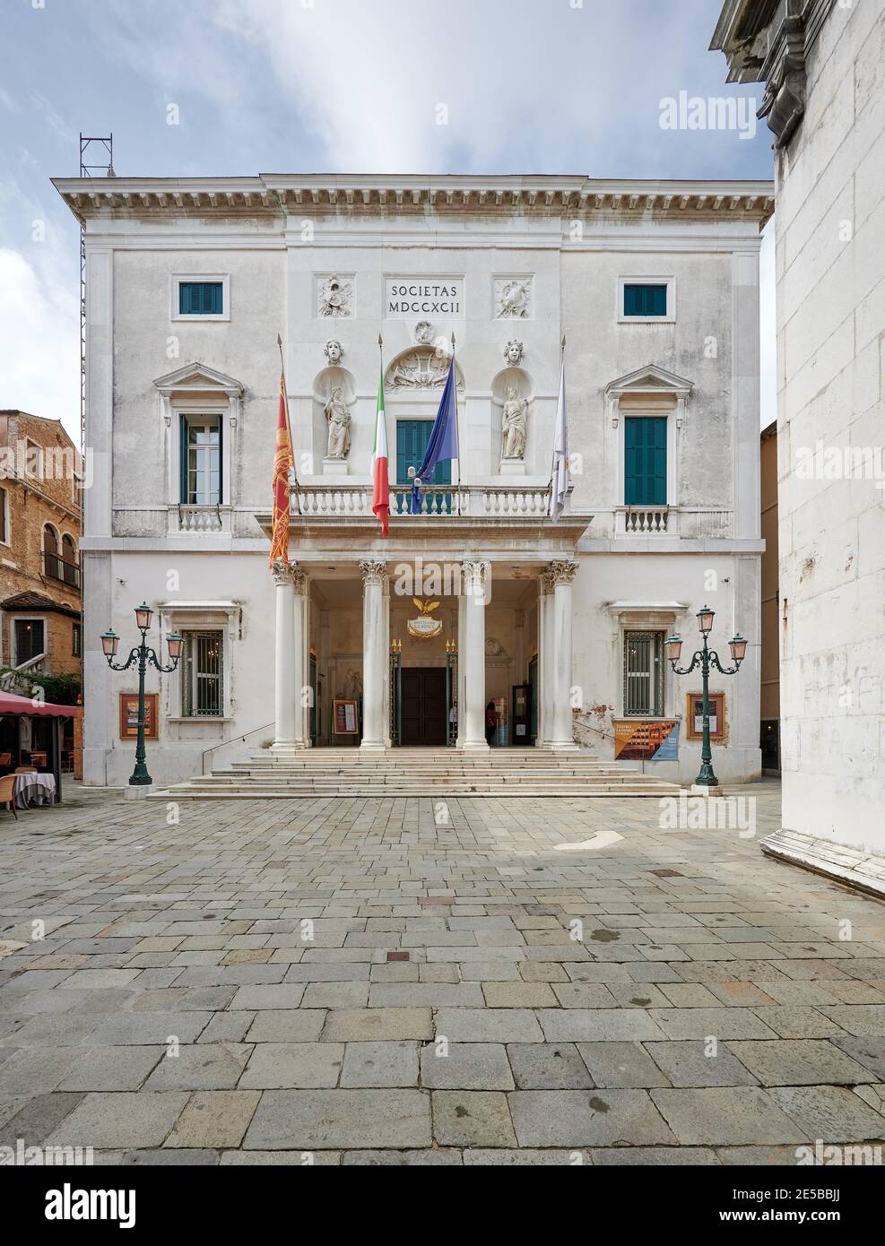 Façade du Gran Teatro la Fenice di Venezia, Venise, Vénétie, Italie Banque D'Images