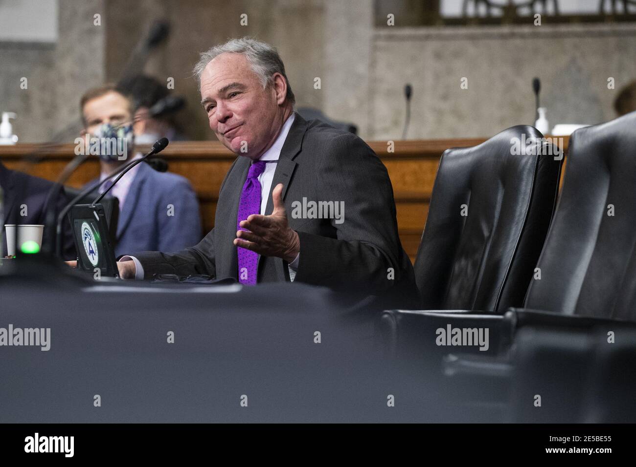 Washington, États-Unis. 27 janvier 2021. Le sénateur démocratique de Virginie Tim Kaine parle lors de l'audience du Comité sénatorial des relations étrangères sur la nomination de Linda Thomas-Greenfield à titre d'ambassadrice des États-Unis aux Nations Unies, à Capitol Hill, à Washington, DC, le 27 janvier 2021. Photo de Michael Reynolds/UPI crédit: UPI/Alay Live News Banque D'Images