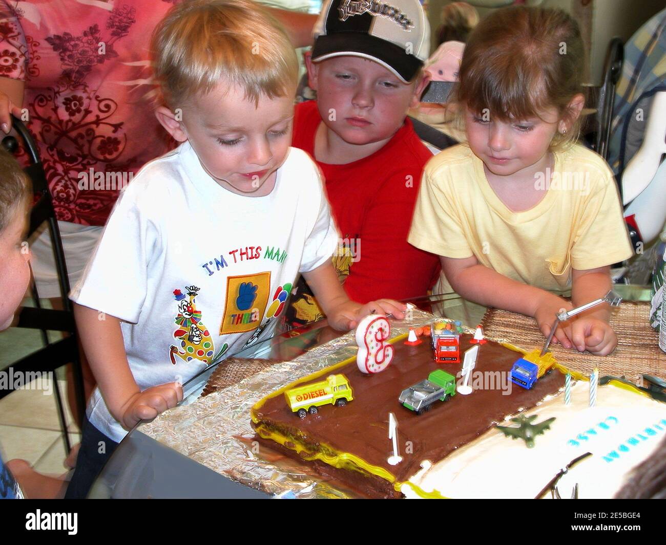 3 Ans Garcon Celebre Troisieme Anniversaire En Ayant Une Partie Photo Stock Alamy 3 Ans Garcon Celebre Troisieme Anniversaire En Ayant Une Partie Photo Stock Alamy