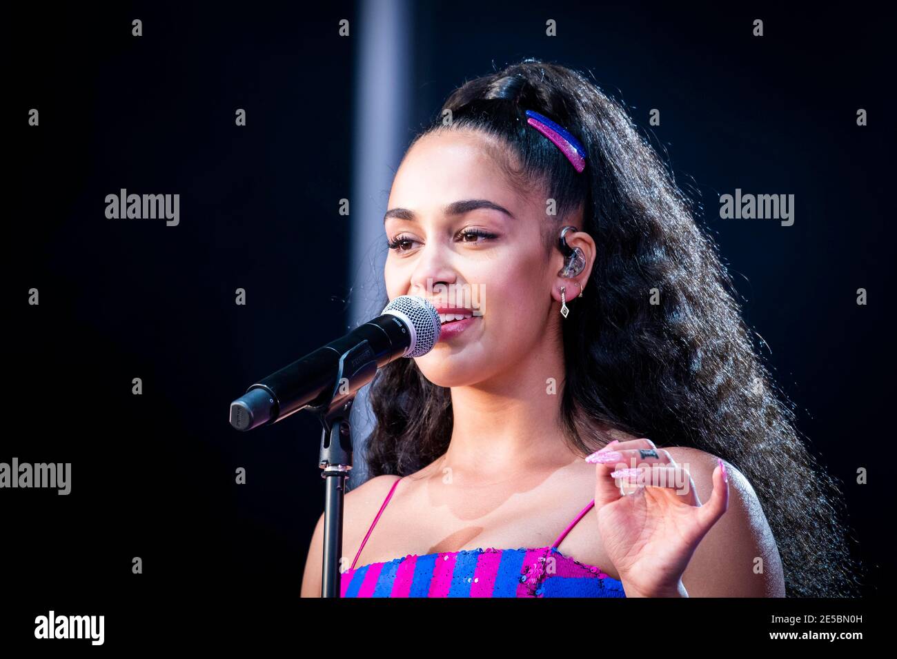 Jorja Smith se produit en direct sur la scène West Holts le jour 3 de Glastonbury 2019, digne Farm, Pilton, Somerset. Banque D'Images