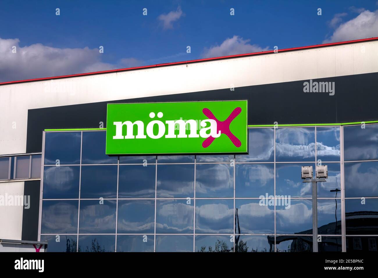 Nurnberg, Allemagne: Moemax (Momax), xxxlutz, magasin de meubles et  accessoires pour la maison à Nurnberg Photo Stock - Alamy