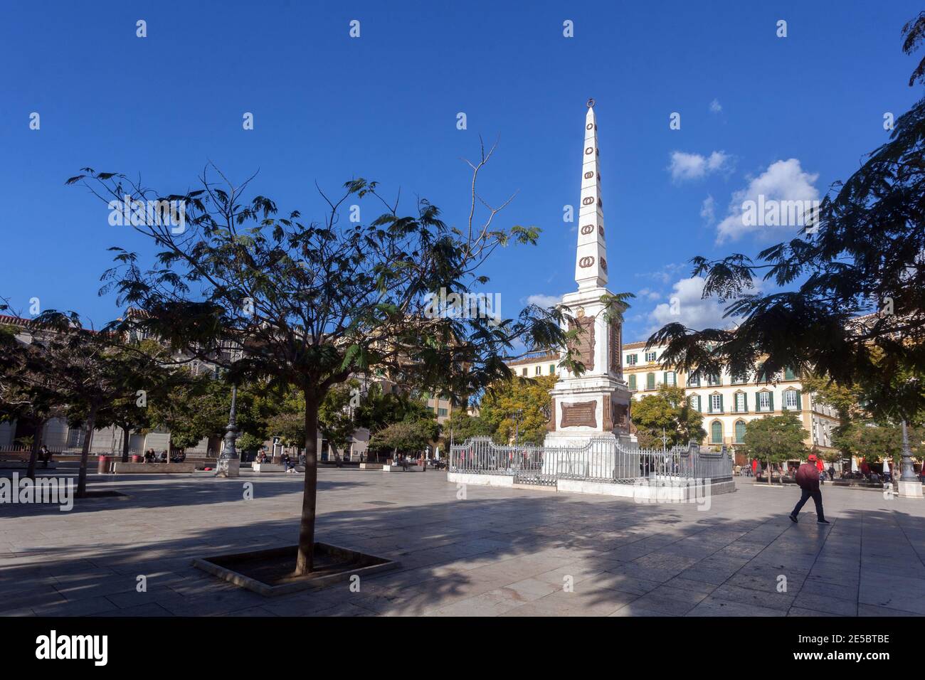 Place de la Merced avec obélisque de mémoire général Torrijos Malaga vieille ville dans le centre-ville d'Espagne Banque D'Images