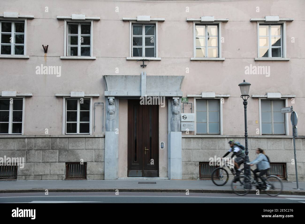 Cyclistes sur Miklosiceva cesta à Ljubljana Banque D'Images