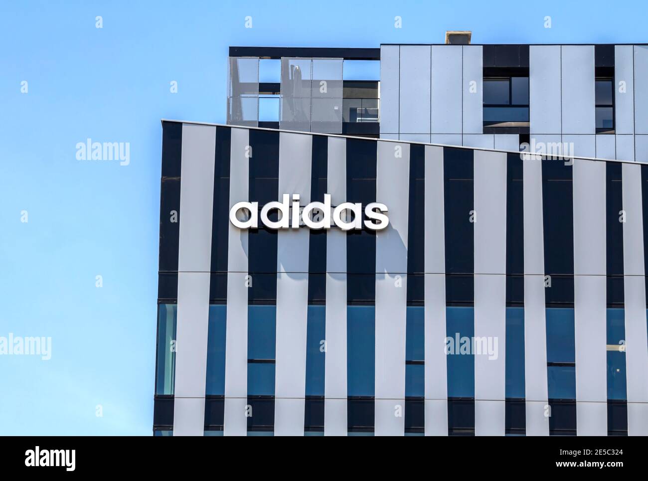 Strasbourg, France, 3 juillet 2019 : siège d'Adidas France dans le quartier  des affaires de Wacken à Strasbourg Photo Stock - Alamy