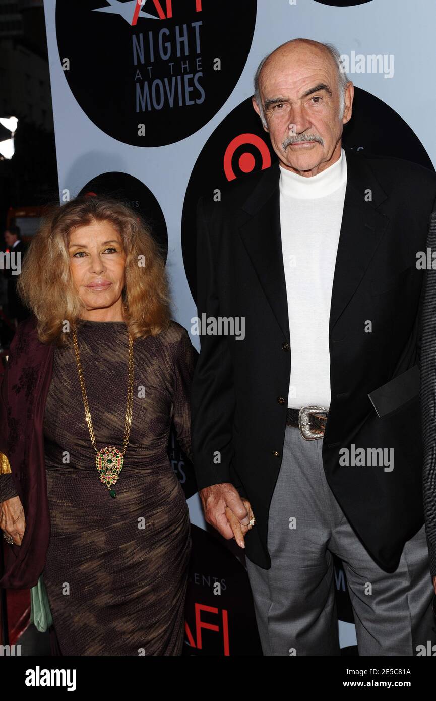 Sean Connery et sa femme Micheline Roquebrune assistent à la soirée de l'AFI de Target aux films tenus au Arclight Theatre à Hollywood, Los Angeles, CA, États-Unis, le 1er octobre 2008. Photo de Lionel Hahn/ABACAPRESS.COM Banque D'Images