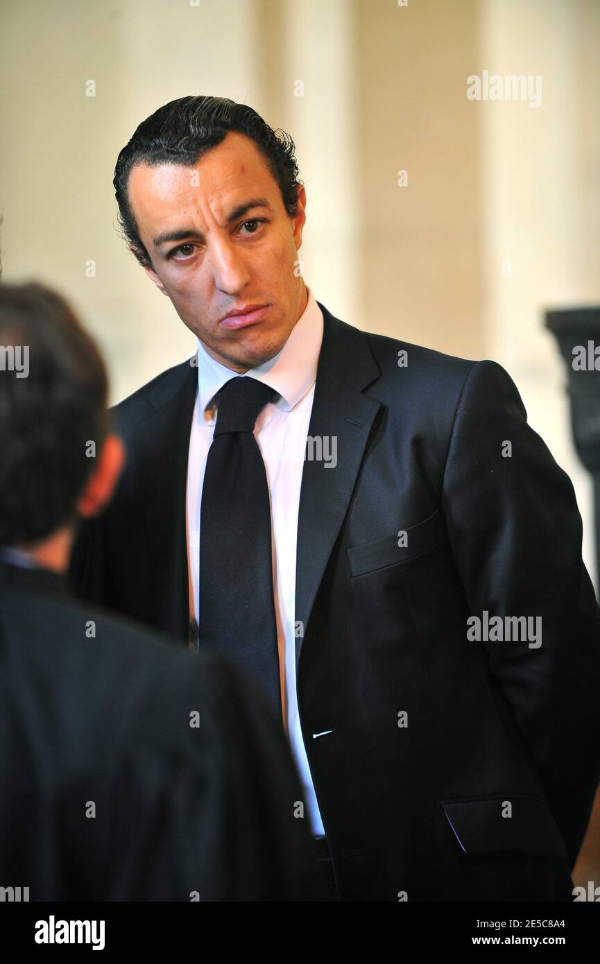L'avocat français Karim Achoui (L) comparaît au tribunal d'assises de Paris, France, le 2 octobre 2008, le premier jour du procès d'Assem du gangster Antonio Ferrara. Achoui apparaît en complicité pour le tri de la prison de Fresnes par Ferrara en 2003. Photo de Mousse/ABACAPRESS.COM Banque D'Images L'avocat français Karim Achoui (L) comparaît au tribunal d'assises de Paris, France, le 2 octobre 2008, le premier jour du procès d'Assem du gangster Antonio Ferrara. Achoui apparaît en complicité pour le tri de la prison de Fresnes par Ferrara en 2003. Photo de Mousse/ABACAPRESS.COM Banque D'Images