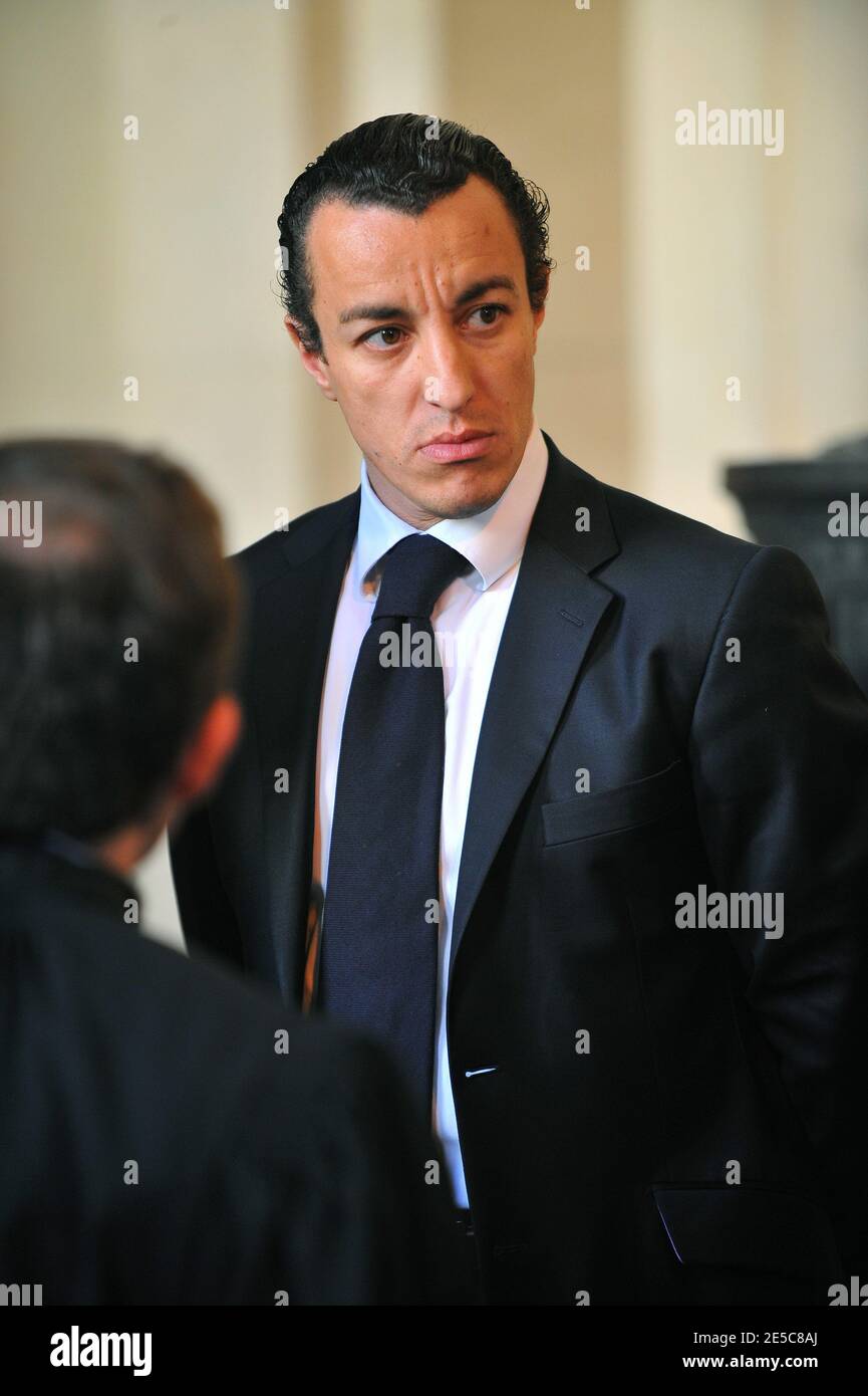 L'avocat français Karim Achoui (L) comparaît au tribunal d'assises de Paris, France, le 2 octobre 2008, le premier jour du procès d'Assem du gangster Antonio Ferrara. Achoui apparaît en complicité pour le tri de la prison de Fresnes par Ferrara en 2003. Photo de Mousse/ABACAPRESS.COM Banque D'Images L'avocat français Karim Achoui (L) comparaît au tribunal d'assises de Paris, France, le 2 octobre 2008, le premier jour du procès d'Assem du gangster Antonio Ferrara. Achoui apparaît en complicité pour le tri de la prison de Fresnes par Ferrara en 2003. Photo de Mousse/ABACAPRESS.COM Banque D'Images