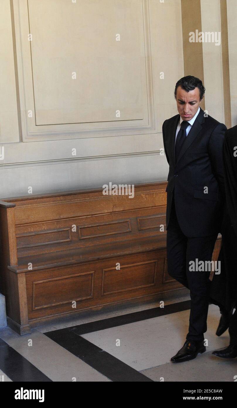 L'avocat français Karim Achoui (L) comparaît au tribunal d'assises de Paris, France, le 2 octobre 2008, le premier jour du procès d'Assem du gangster Antonio Ferrara. Achoui apparaît en complicité pour le tri de la prison de Fresnes par Ferrara en 2003. Photo de Mousse/ABACAPRESS.COM Banque D'Images L'avocat français Karim Achoui (L) comparaît au tribunal d'assises de Paris, France, le 2 octobre 2008, le premier jour du procès d'Assem du gangster Antonio Ferrara. Achoui apparaît en complicité pour le tri de la prison de Fresnes par Ferrara en 2003. Photo de Mousse/ABACAPRESS.COM Banque D'Images